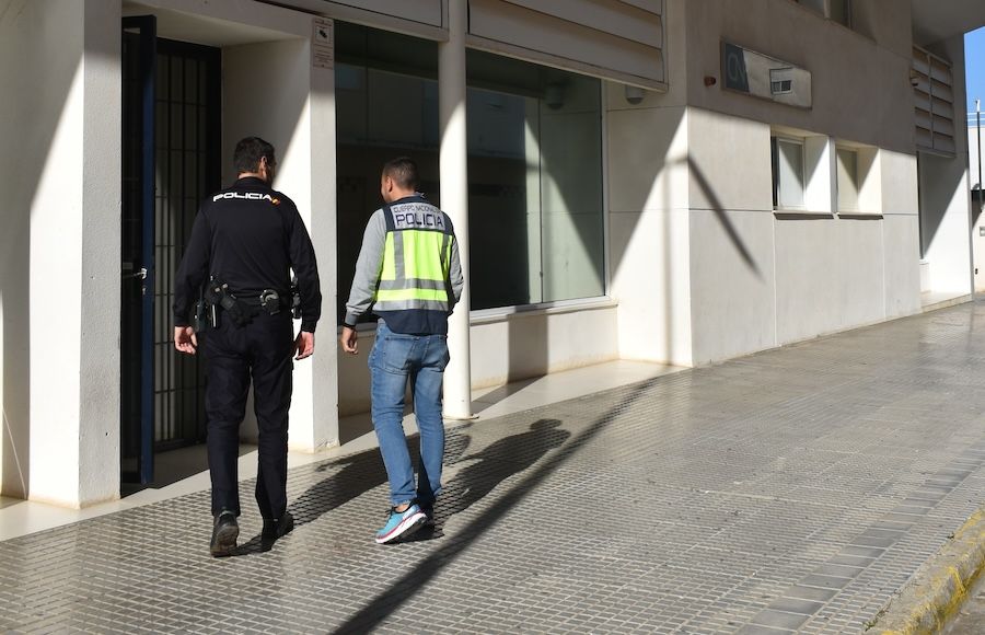 Detenidos en Écija por extorsionar a personas a las que prestaban dinero.