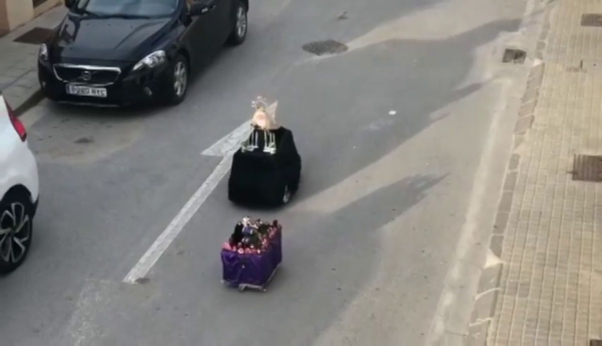 Un momento de la 'procesión' de Semana Santa.