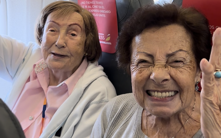 Ángela y Aurora, de camino a Canarias.