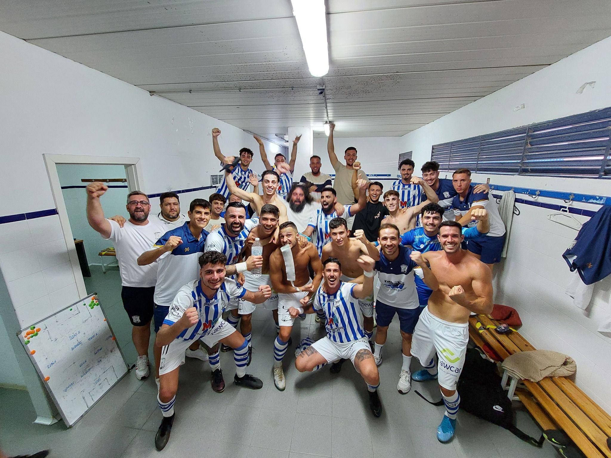 Jugadores del Jerez Industrial, tras una victoria.