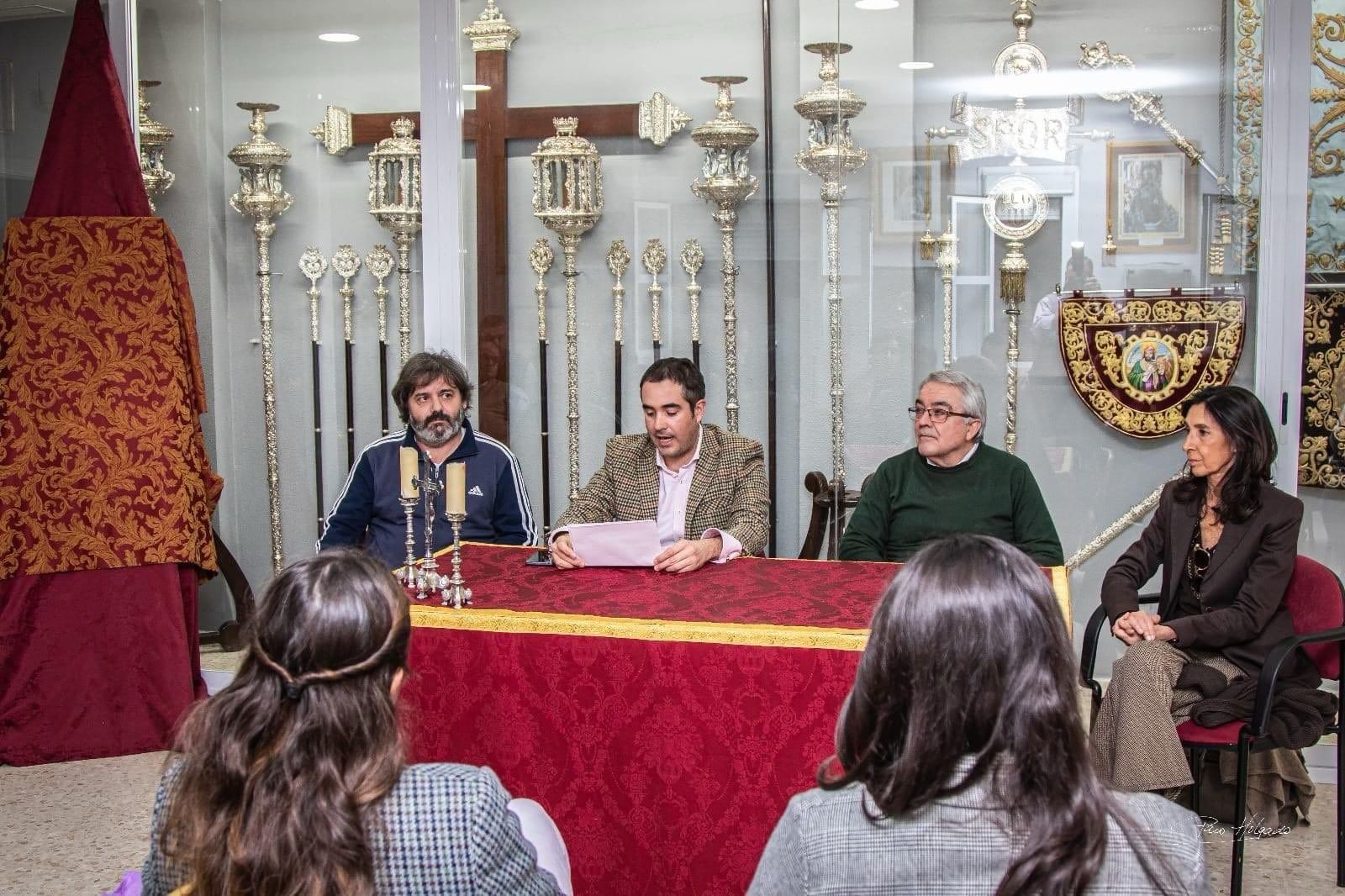 Un instante de la presentación llevada a cabo en la casa de hermandad. 