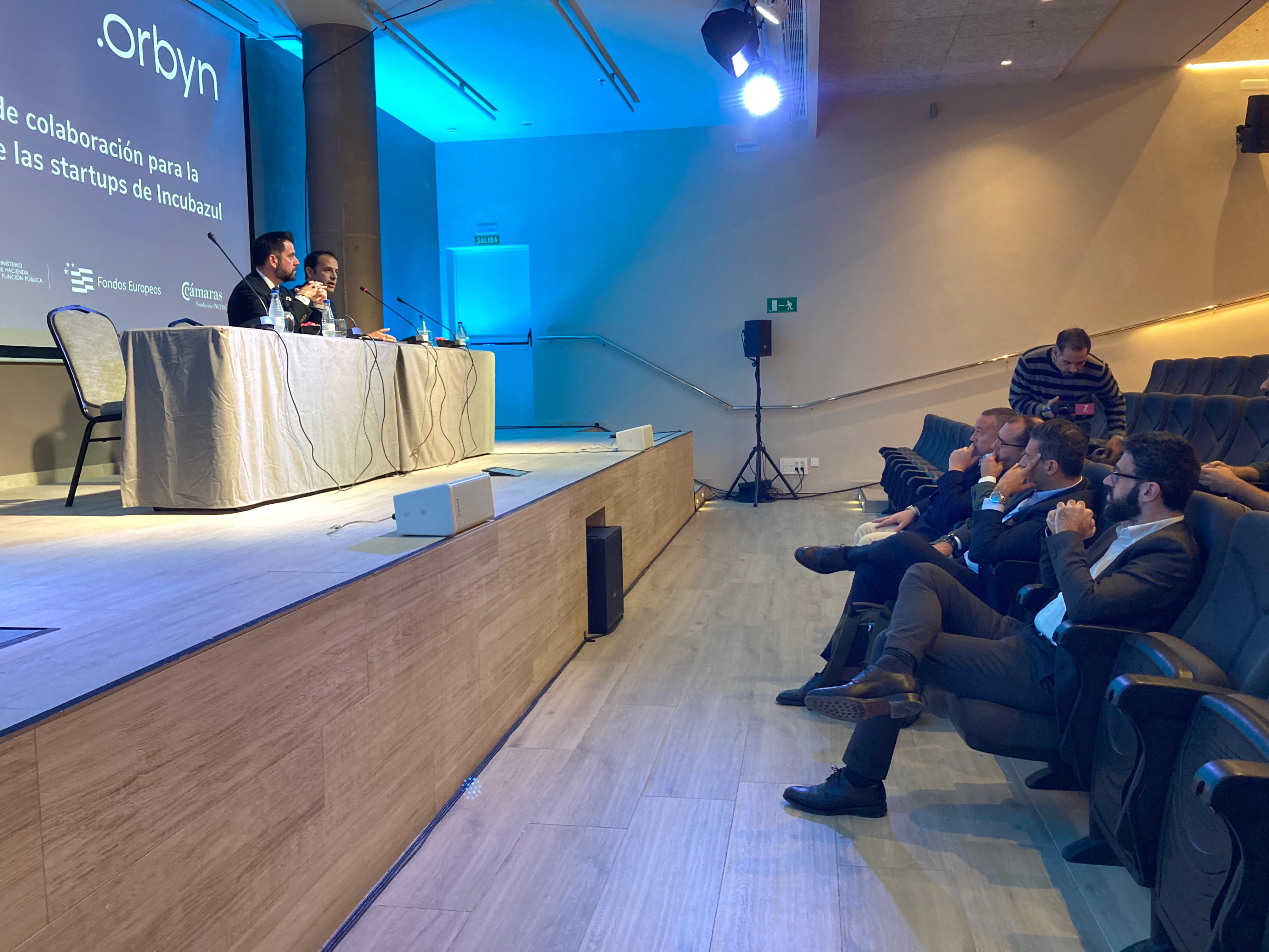 Alianza para acercar la inversión a las startups de Incubazul en Cádiz. En la imagen, la firma entre Zona Franca y Orbyn.