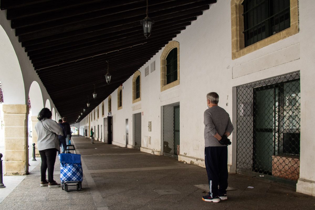 Colas en un supermercado, en una imagen reciente. FOTO: MANU GARCÍA