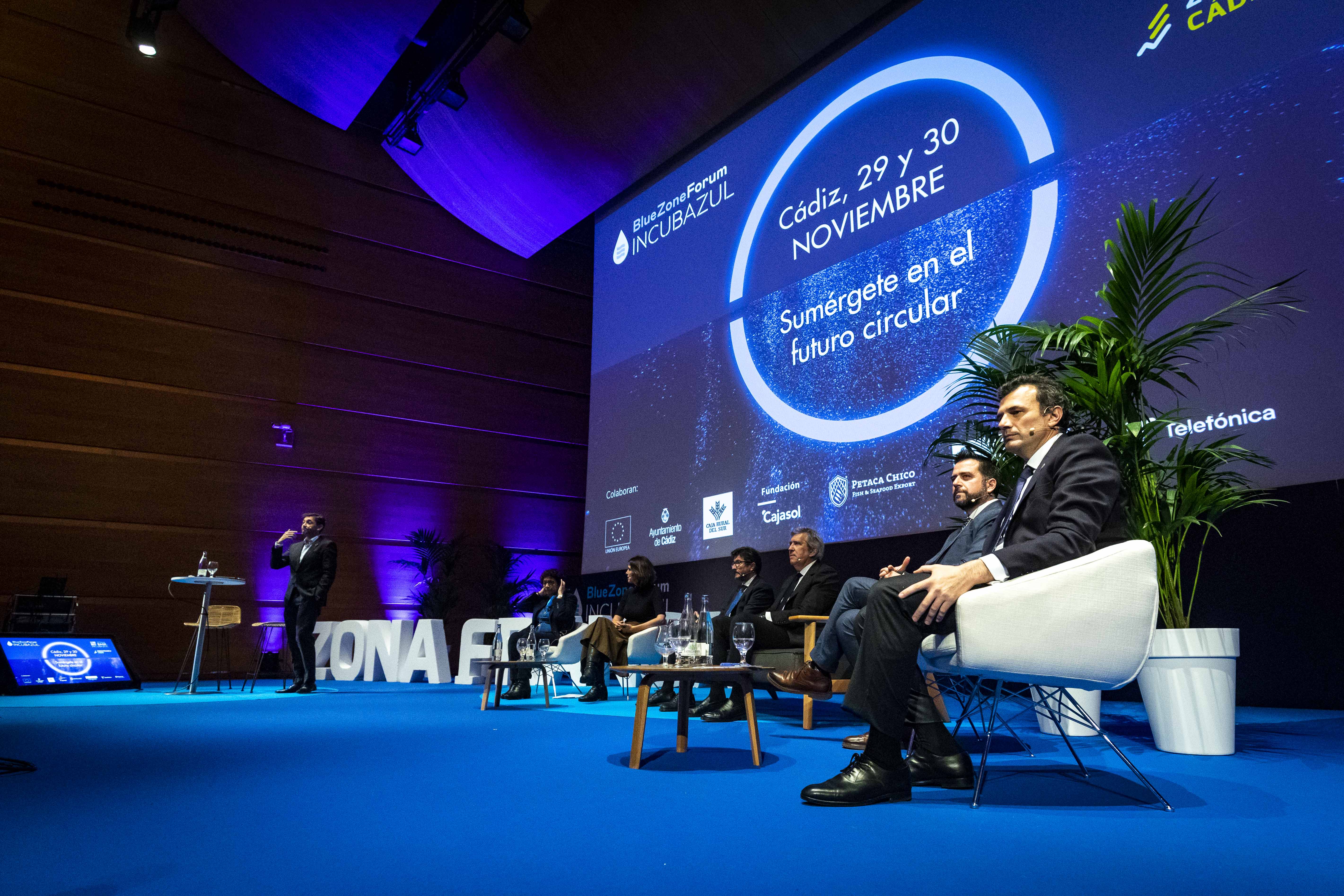 El Palacio de Congresos de Cádiz fue el escenario del acto de apertura del foro sobre economía azul de Zona Franca.