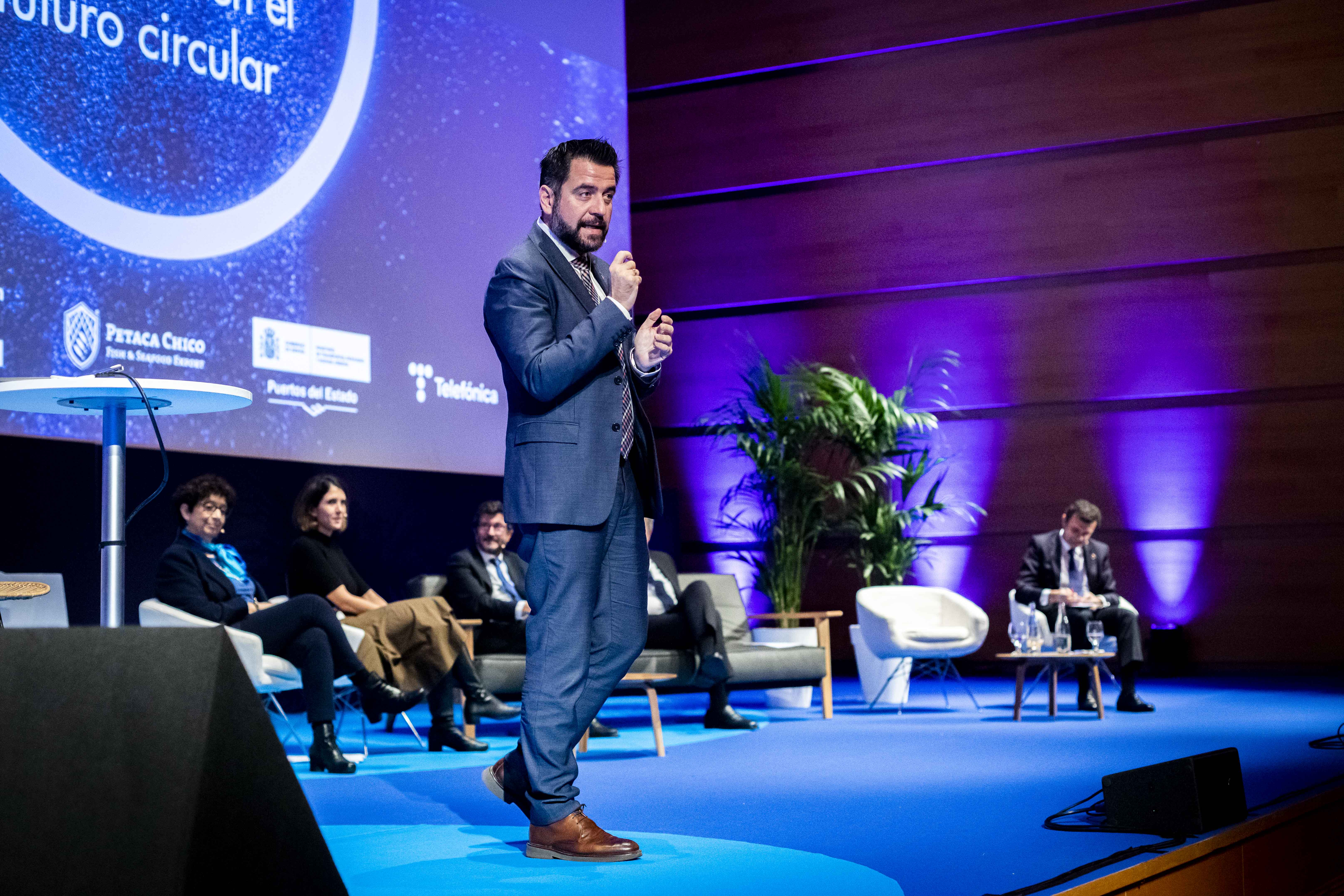 El delegado de Zona Franca en Cádiz, Fran González, durante la apertura del Blue Zone Forum.