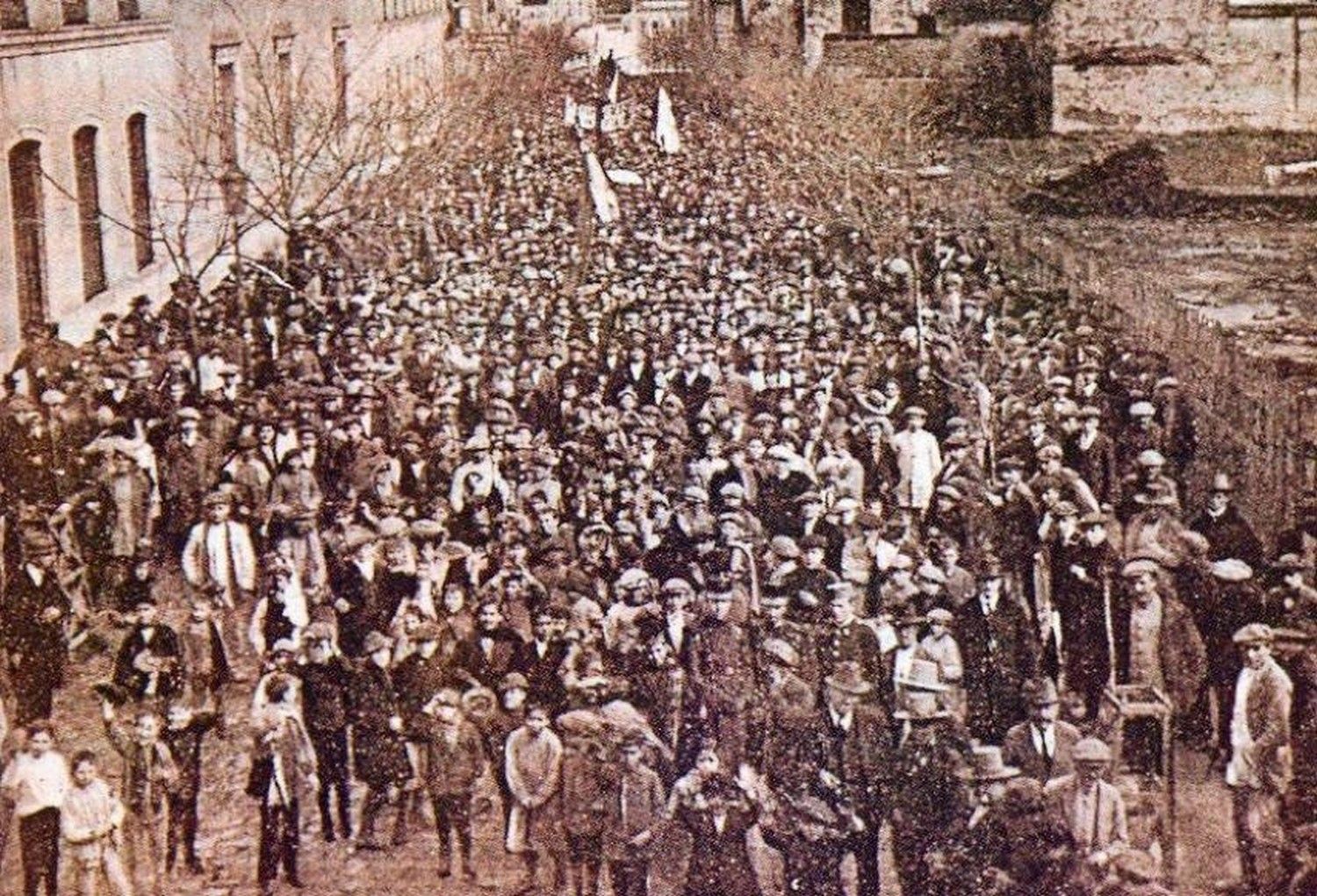 Manifestación del 17 de febrero de 1919 de jornaleros y obreros en Córdoba, conocida por ser la primera vez donde se recoge el “Viva Andalucía Libre”.