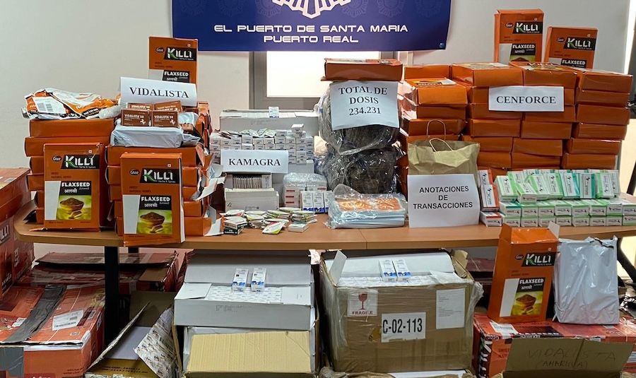 Material contra la disfunción eréctil incautado en Puerto Real.