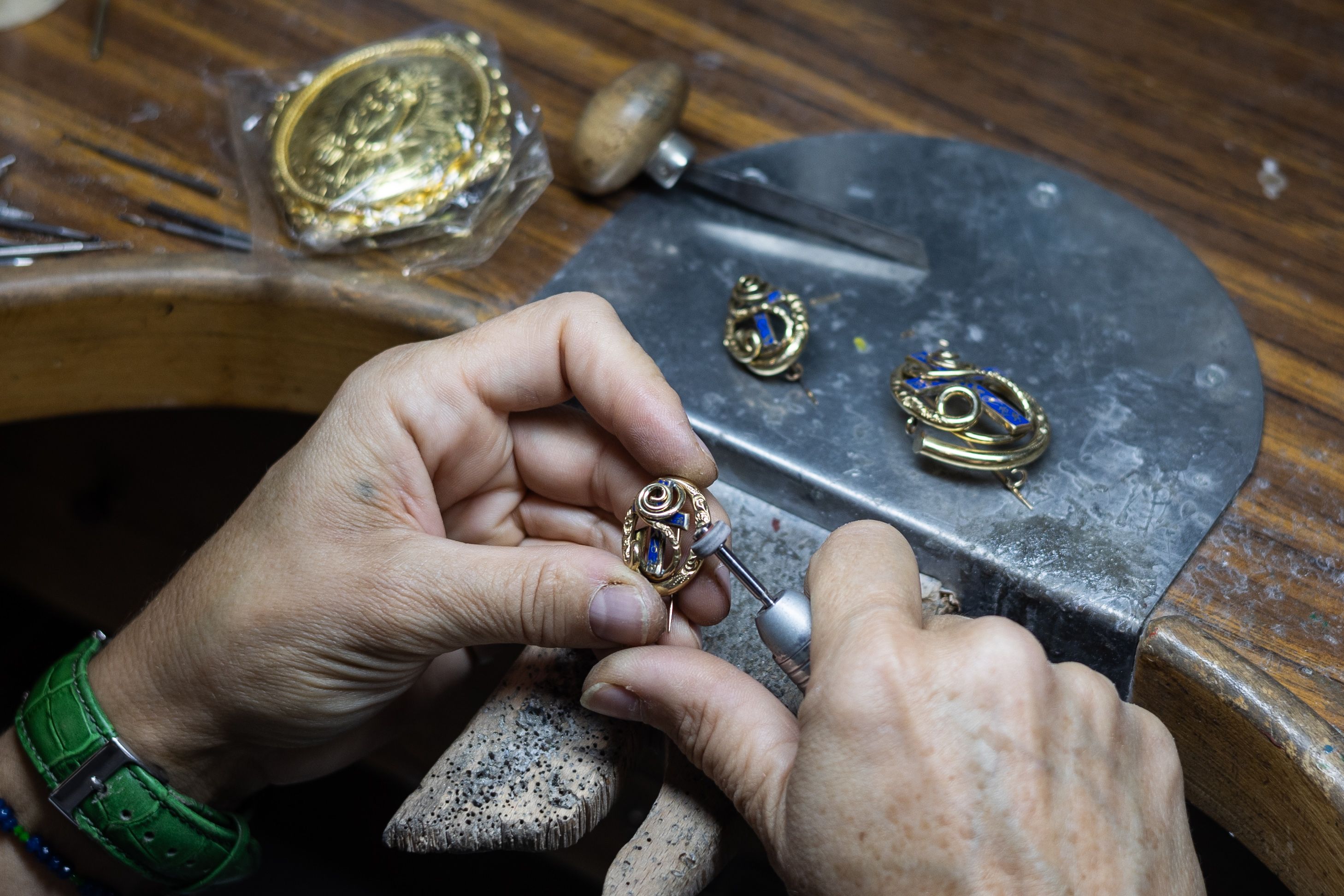 Detalle de unos pendientes.