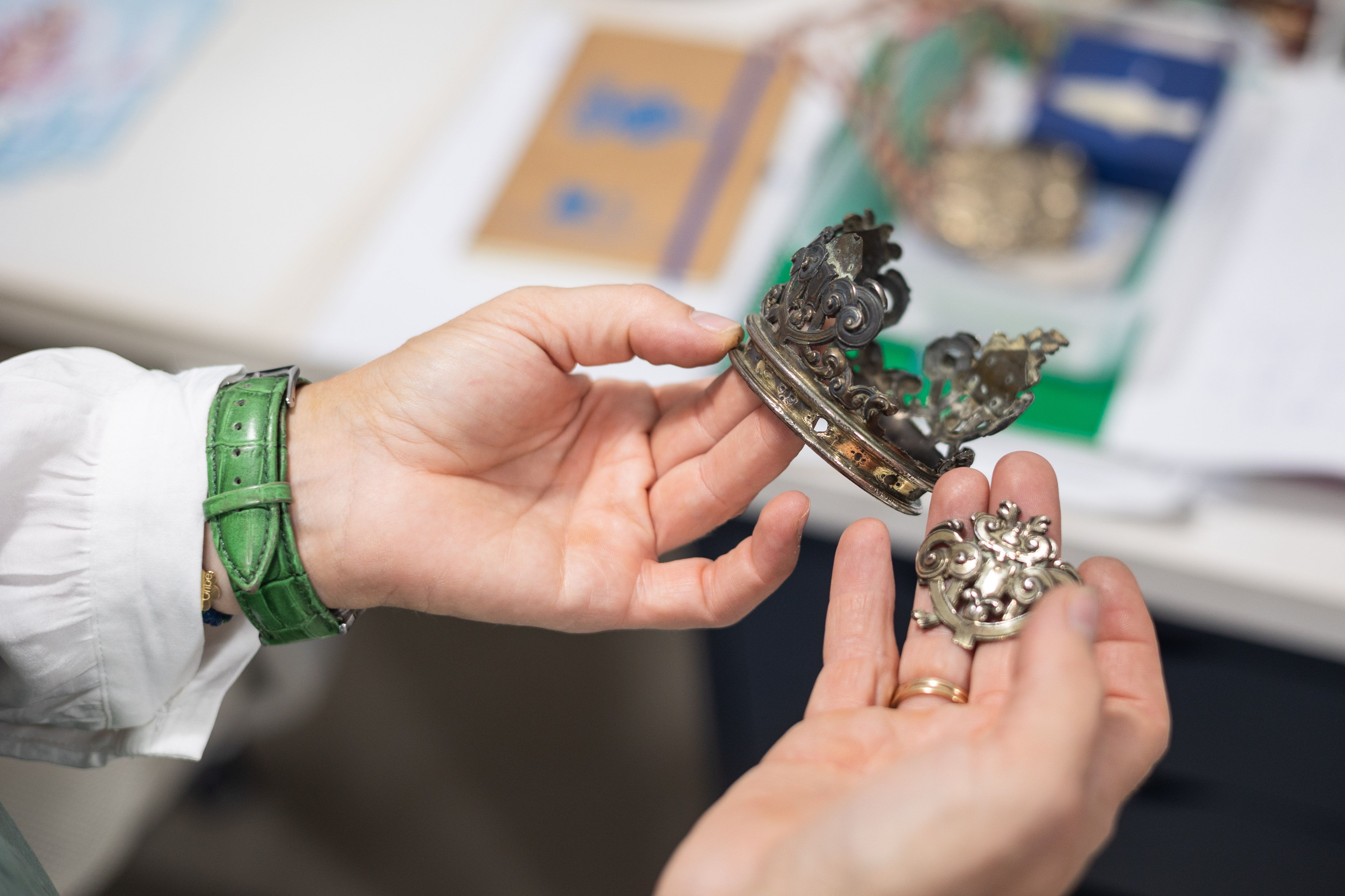 Joyas devocionales de El Oribe.