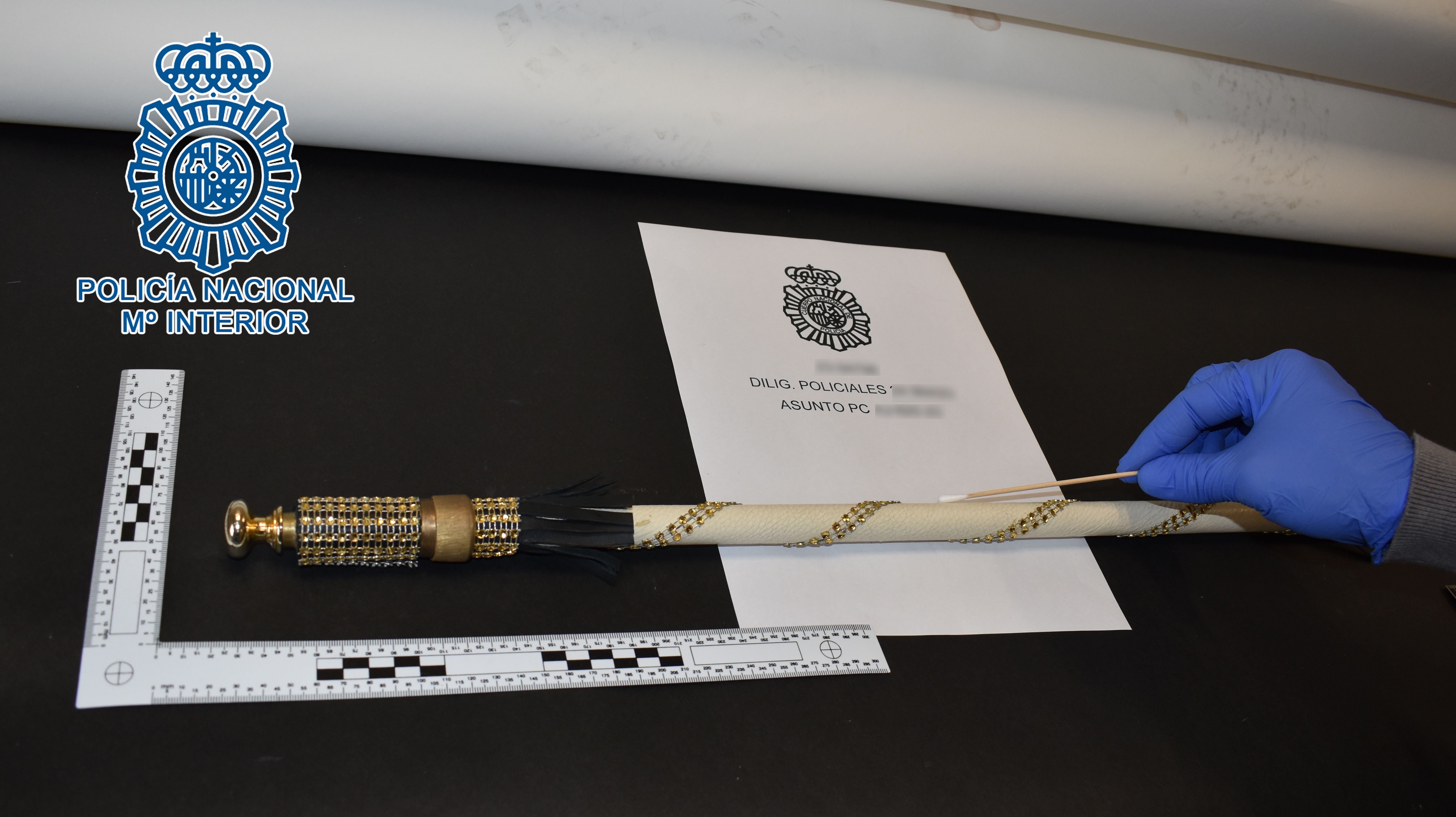 El bastón que los delincuentes habían convertido en una escopeta. 