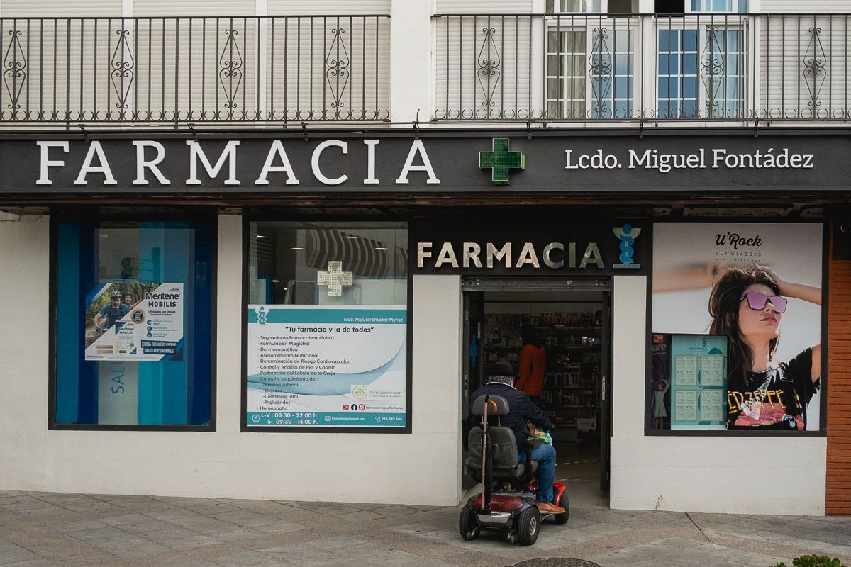 Una farmacia, durante el estado de alarma. FOTO: MANU GARCÍA