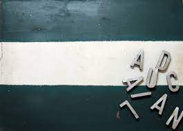 La bandera de Andalucía, en una obra del poeta granadino Juan de Loxa.