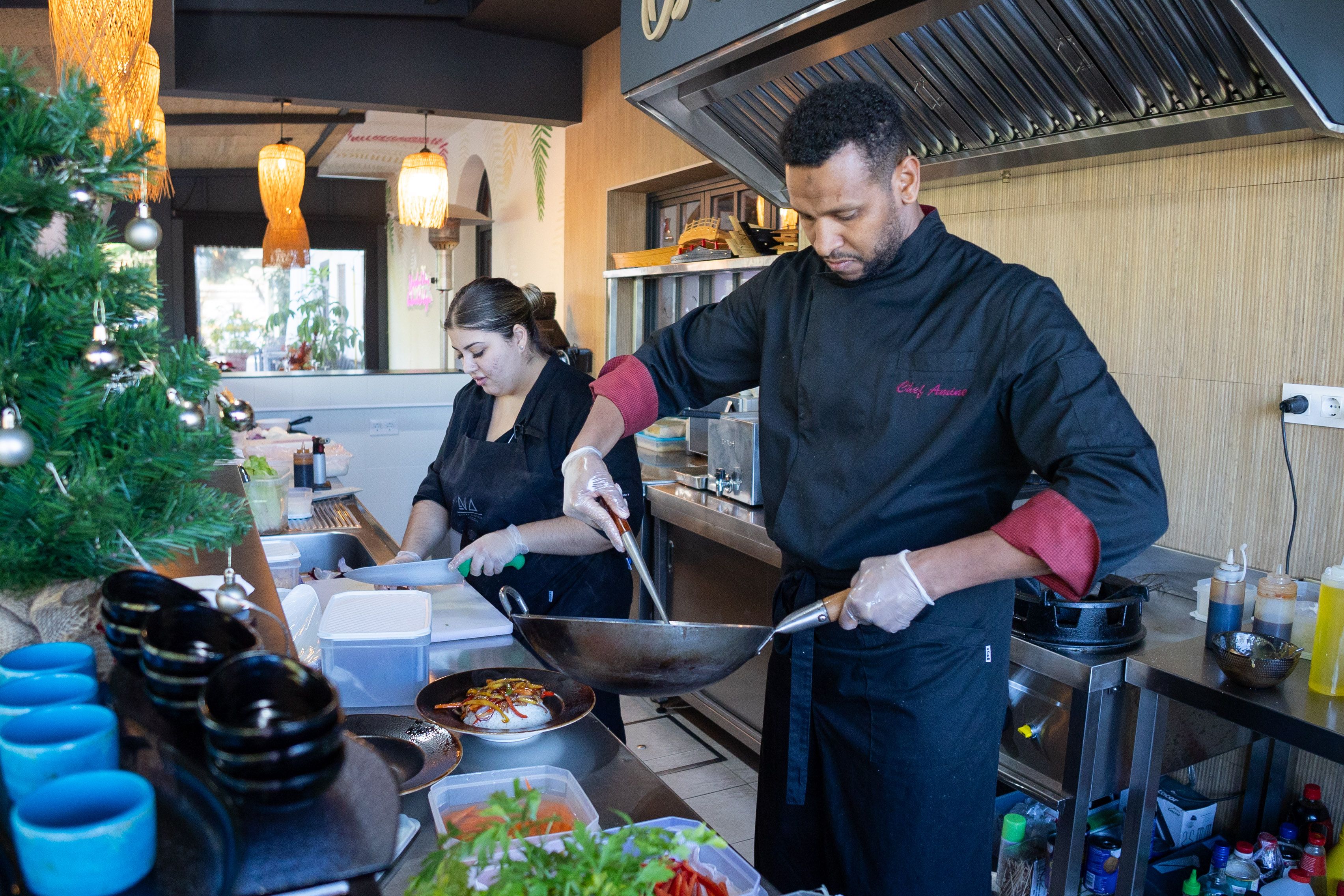 Amine en la cocina de Nueva Alegría Osushi.