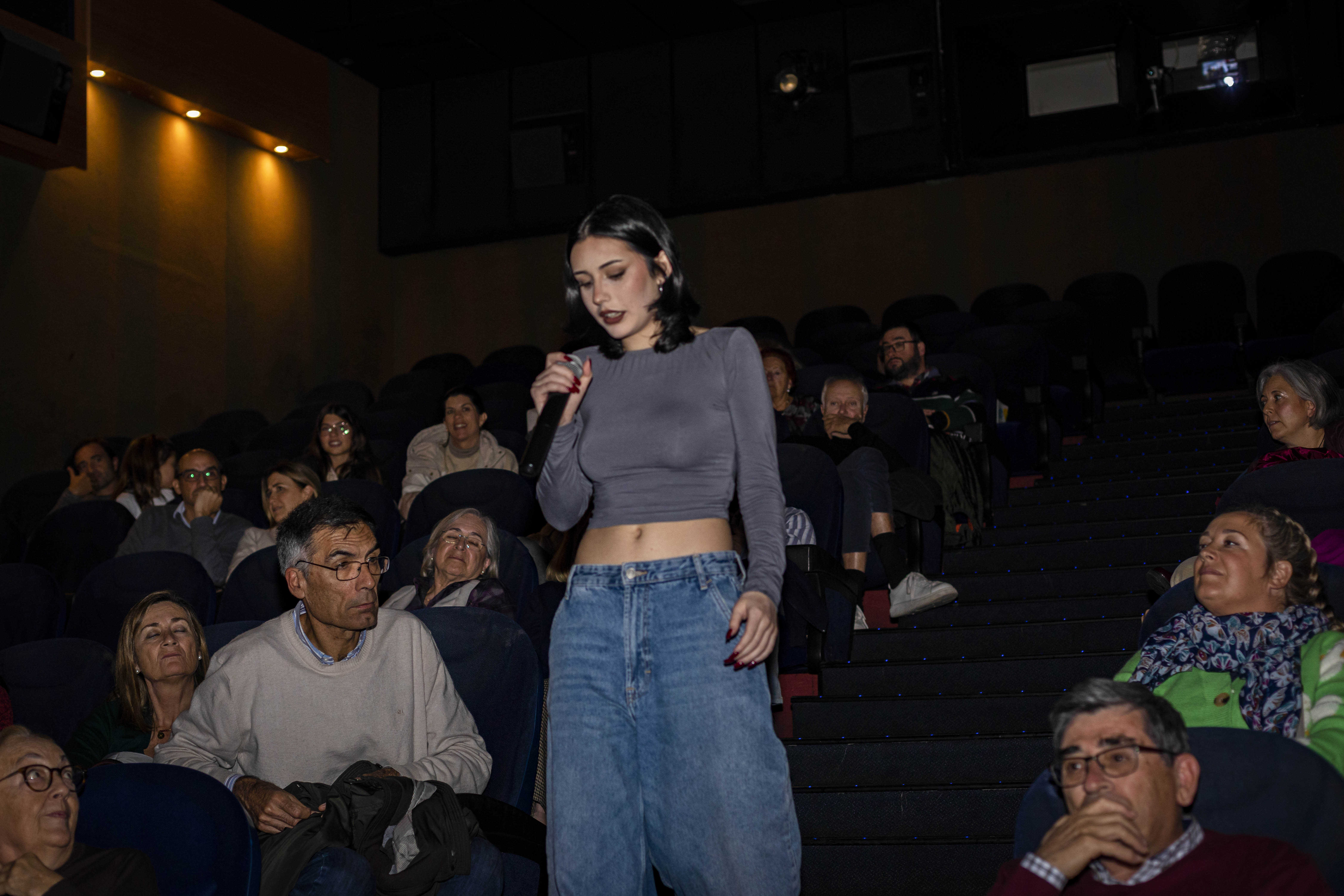 La protagonista de 'El amor de Andrea' durante su diálogo con los espectadores.   GERMÁN MESA