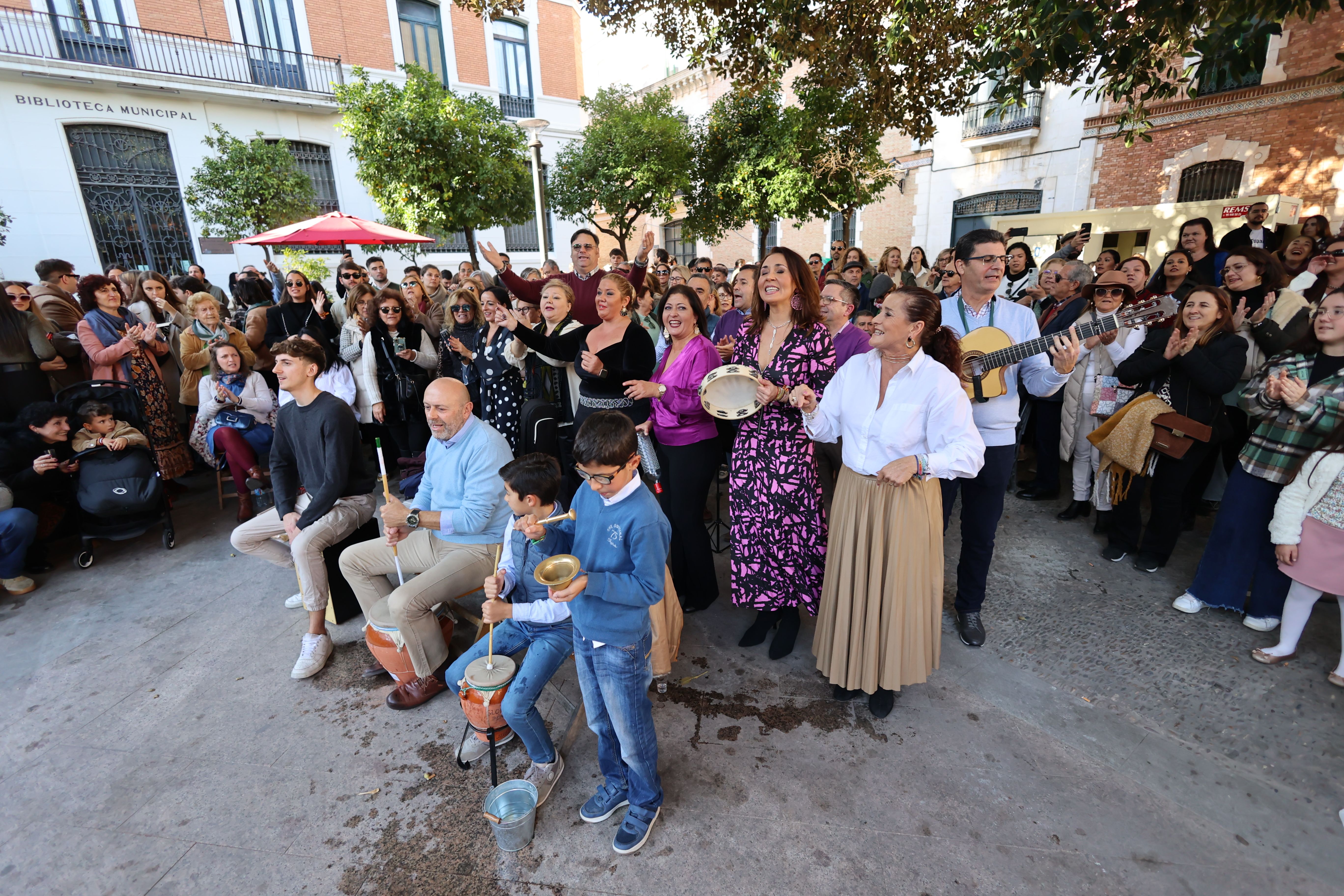 El coro Gloria Bendita, en plena actuación.