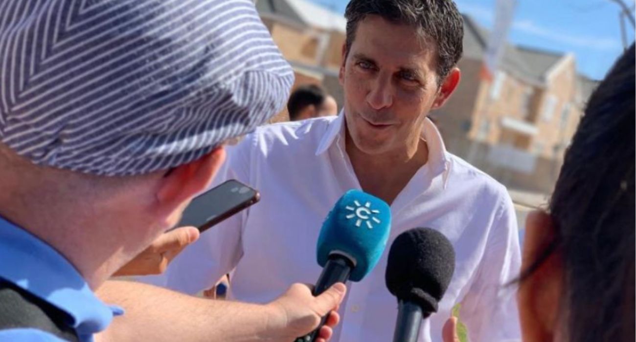 Pedro Madroñal, portavoz socialista en el Ayuntamiento de Mairena del Alcor, ha denunciado la desaparición de partidas presupuestarias comprometidas por la Junta.