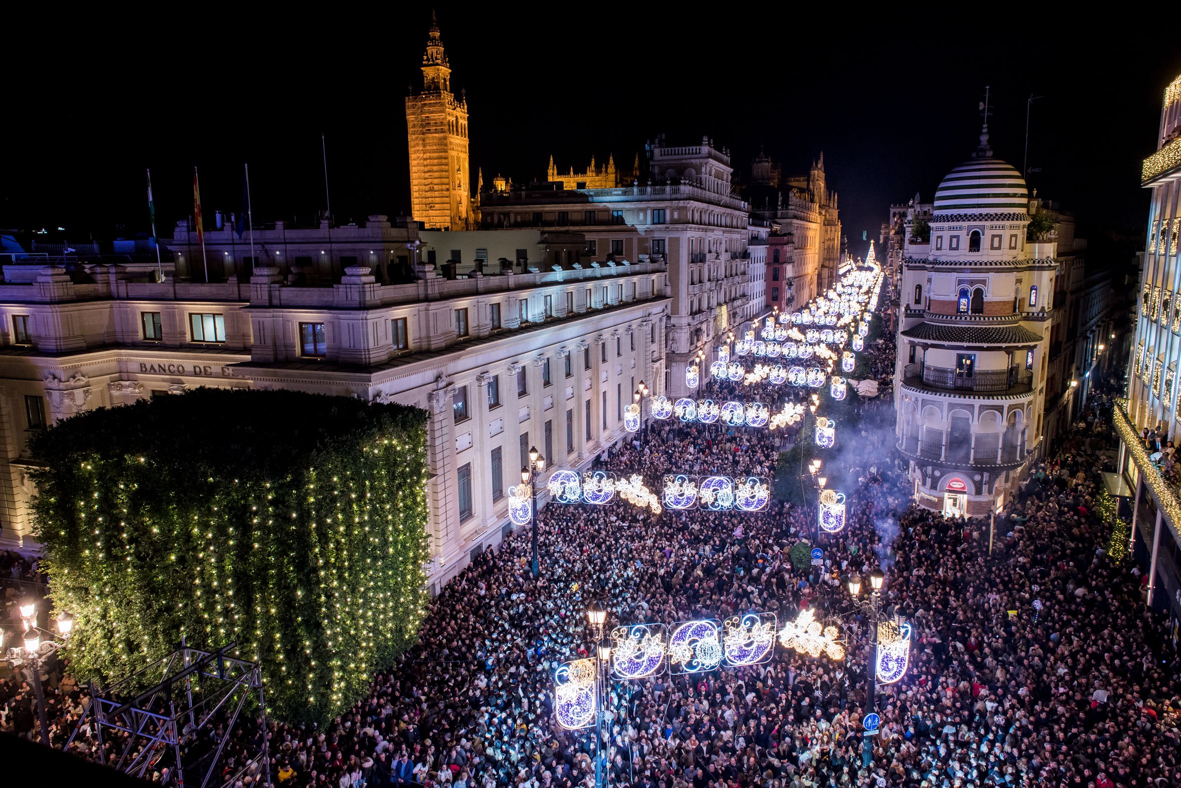 La avenida de la Constitución, esta Navidad en Sevilla, desde la azotea del Ayuntamiento.