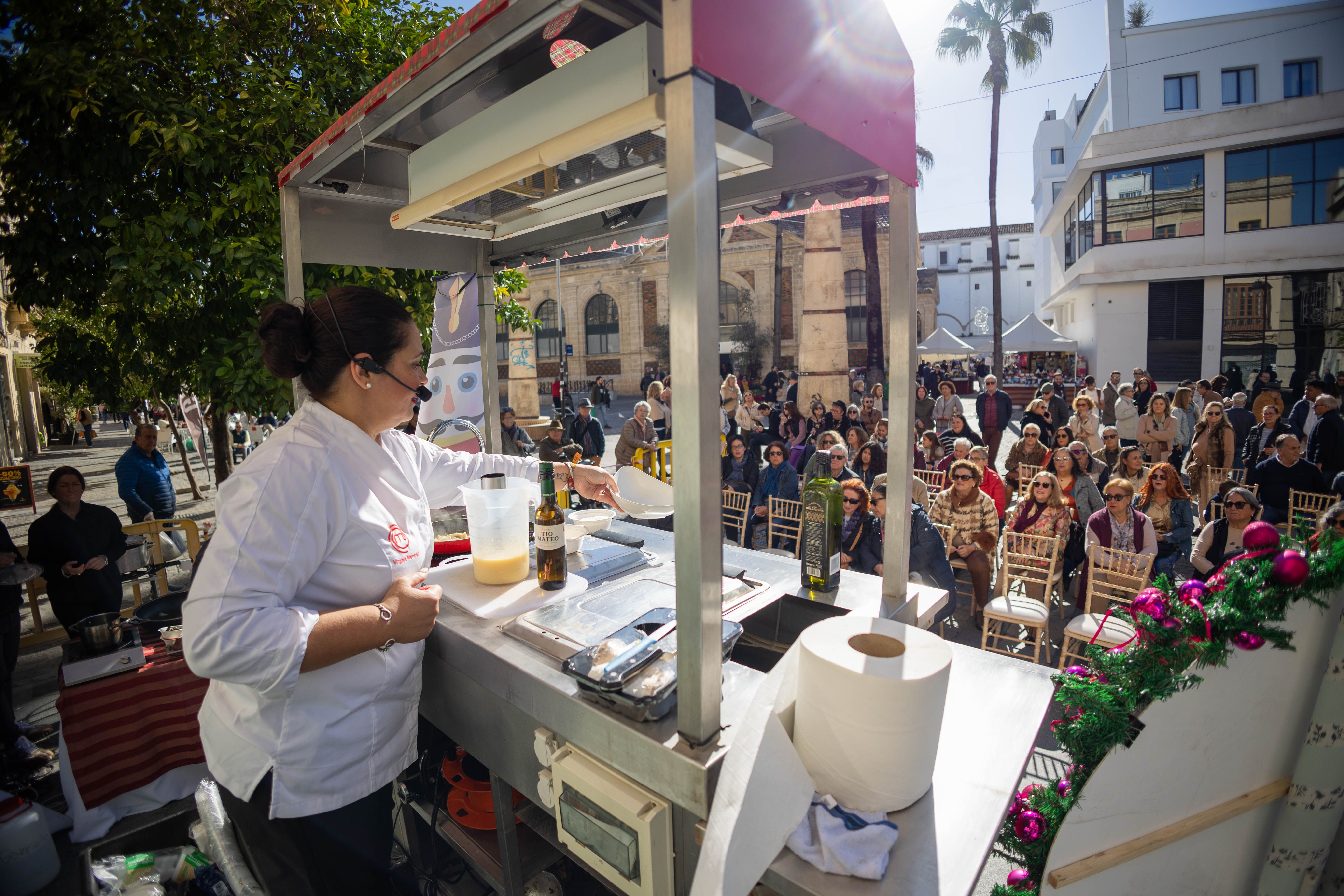 La Gemelas y su 'showcooking' con productos de la plaza