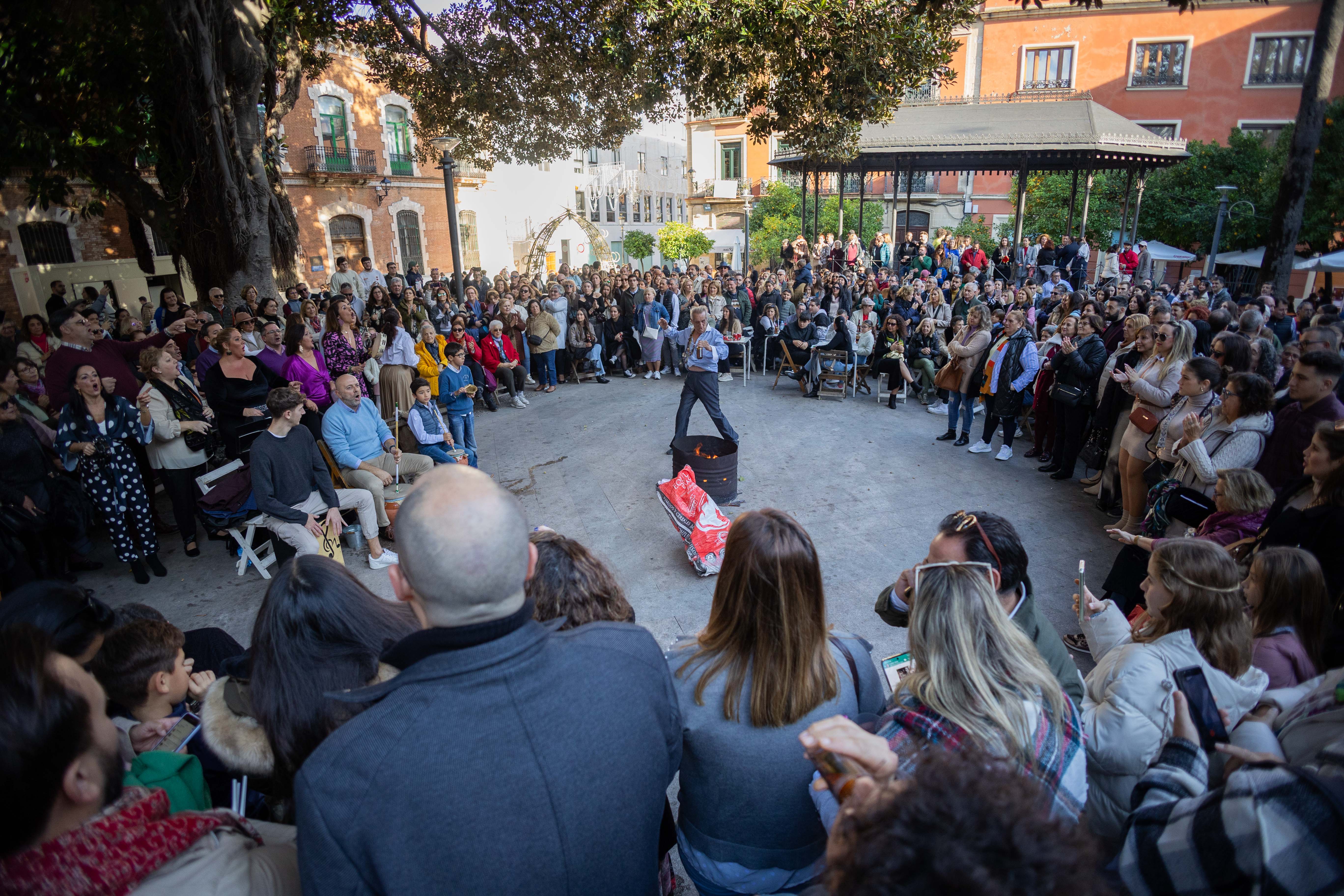 Zambomba del Cristo de la Sed en la Alameda del Banco