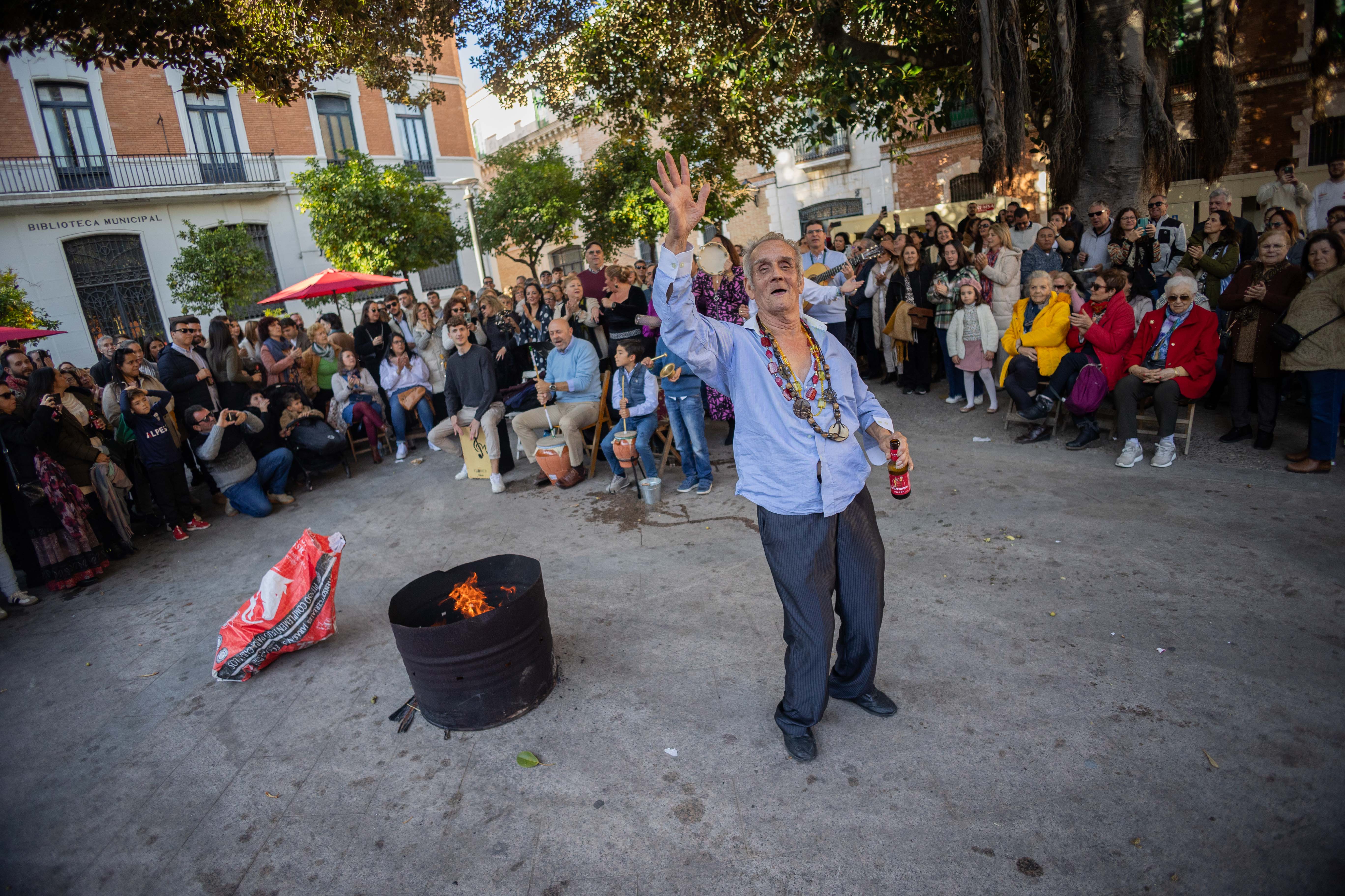 Zambomba del Cristo de la Sed en la Alameda del Banco