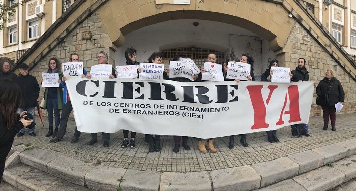 Una manifestación para exigir el cierre del CIE de Algeciras. FOTO: APDHA