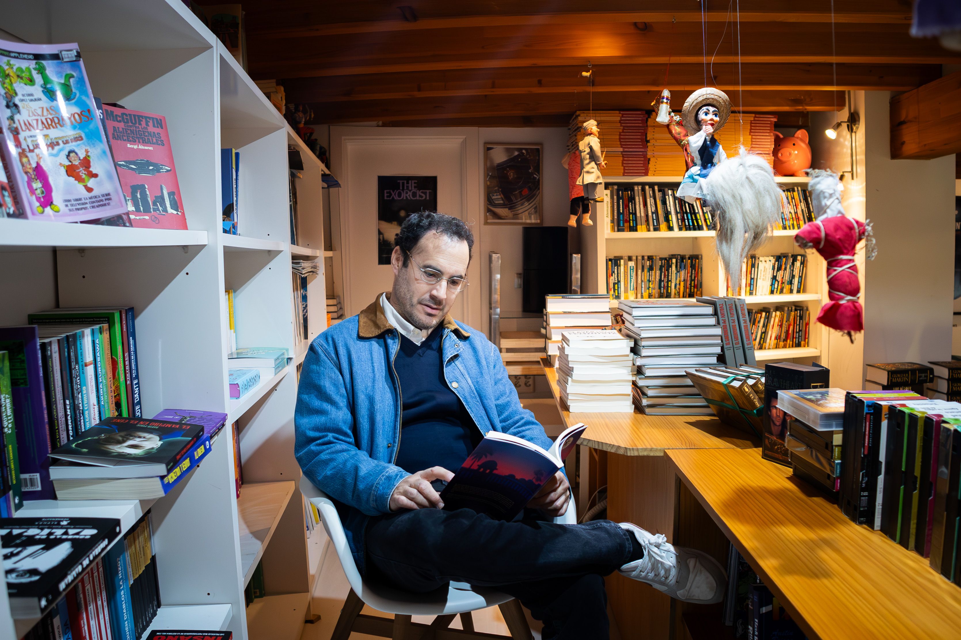 Álvaro Bellido, en la librería El Laberinto, tras la entrevista. 