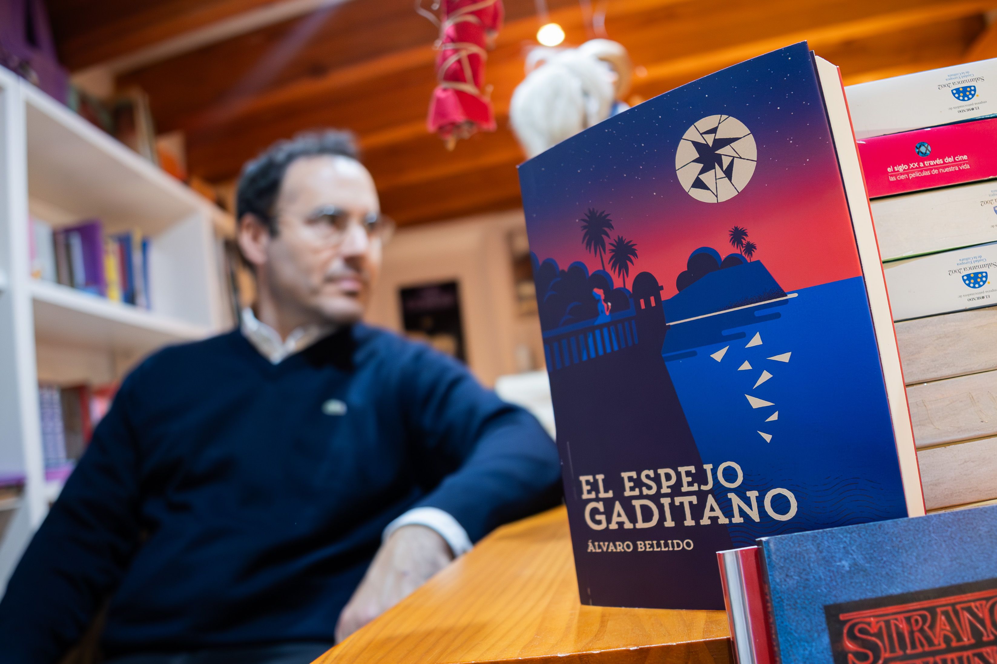Un primer plano de la novela 'El espejo gaditano' del escritor Álvaro Bellido