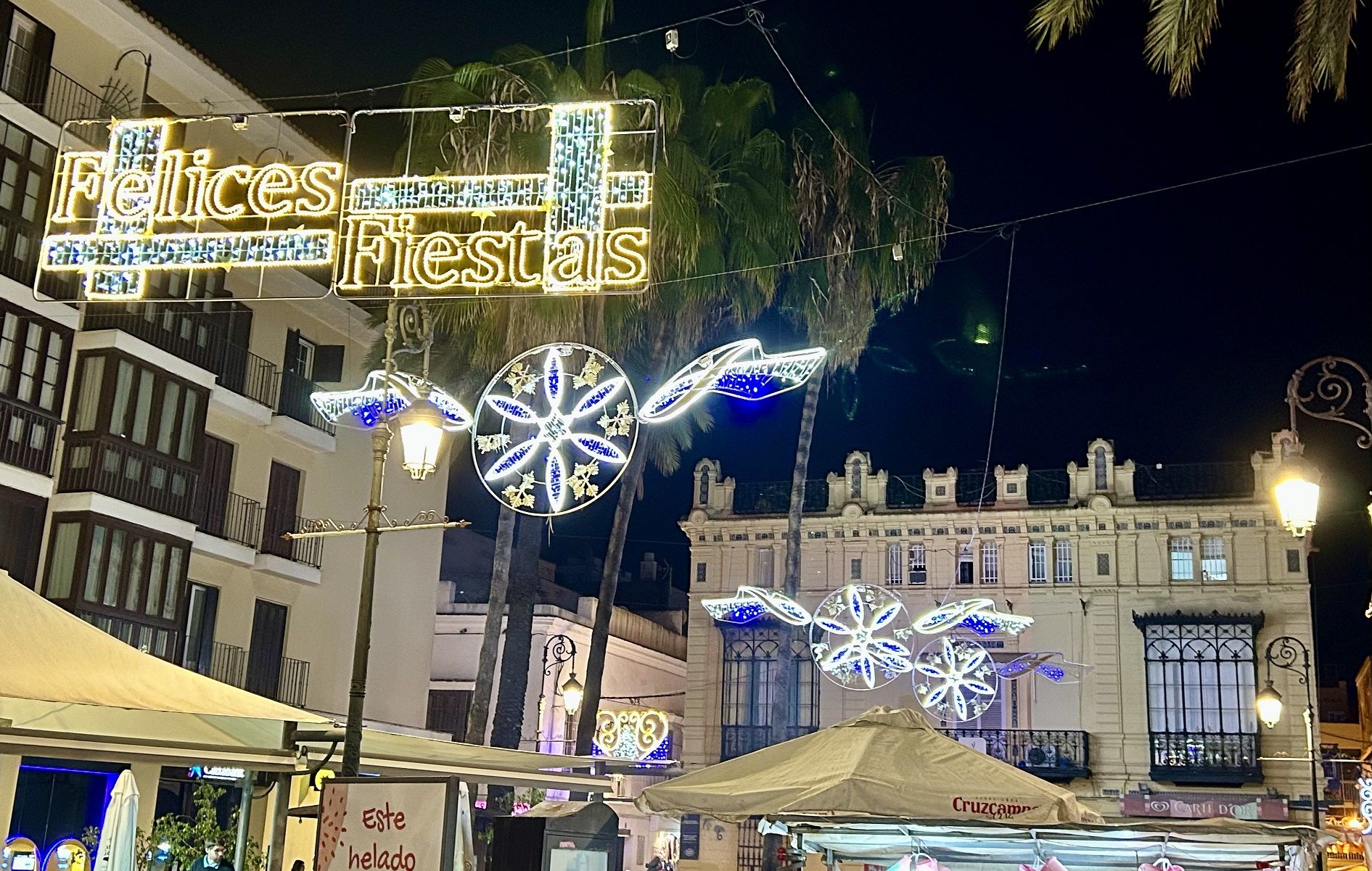 El alumbrado navideño en el centro de Sanlúcar.
