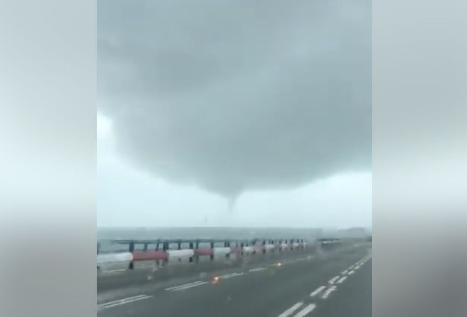 Tornado visible desde Cádiz.