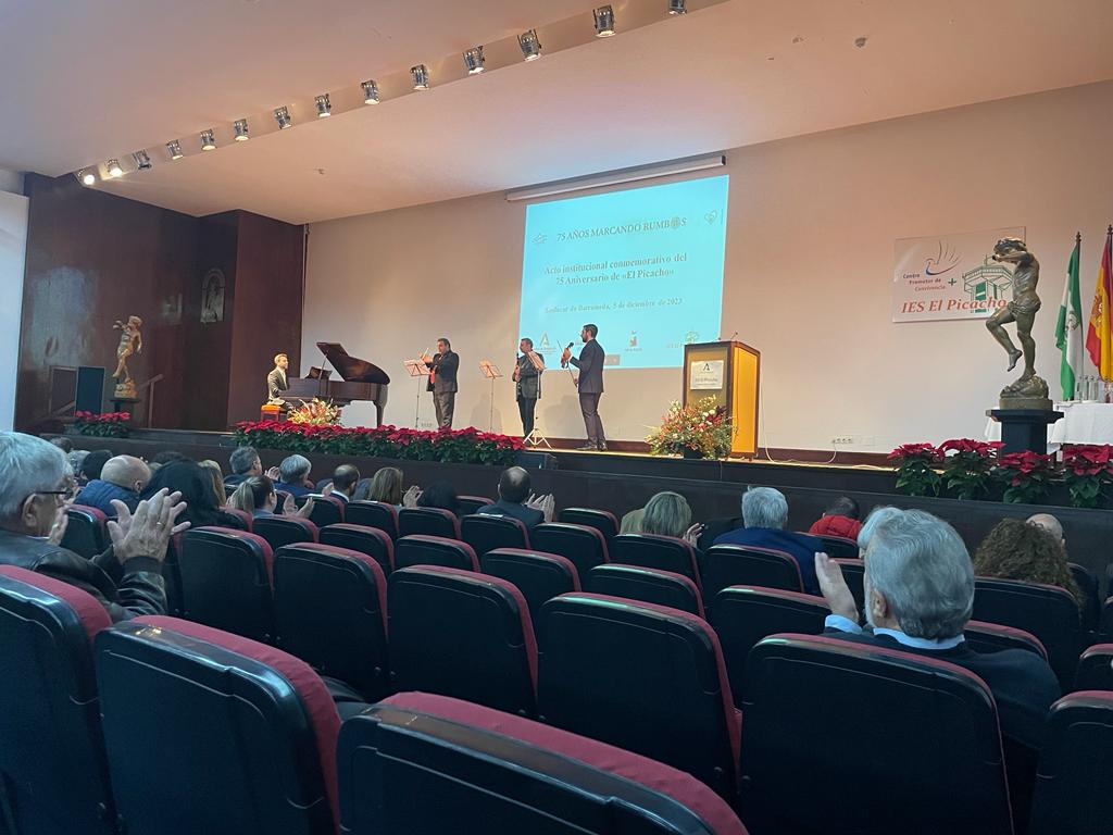 Desarrollo del acto conmemorativo en el IES El Picacho.