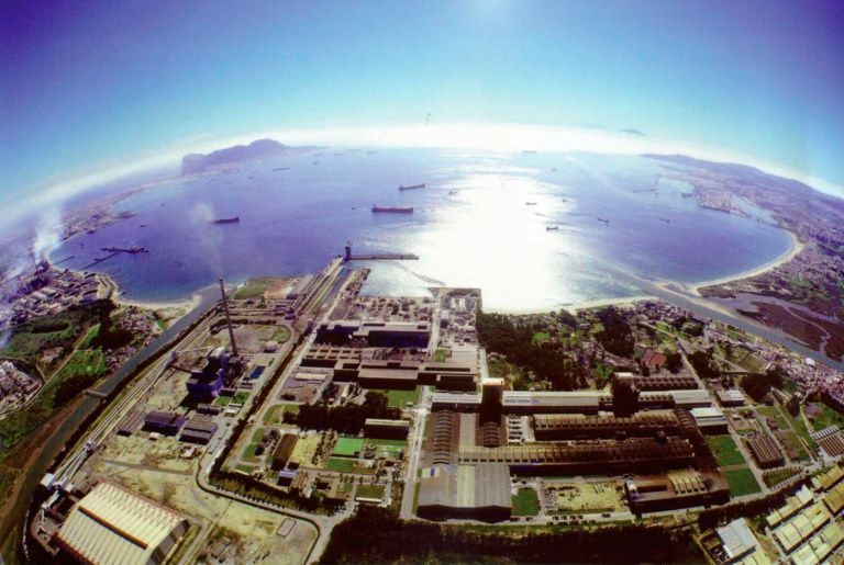 Vista aérea de la factoría de Acerinox en el Campo de Gibraltar.