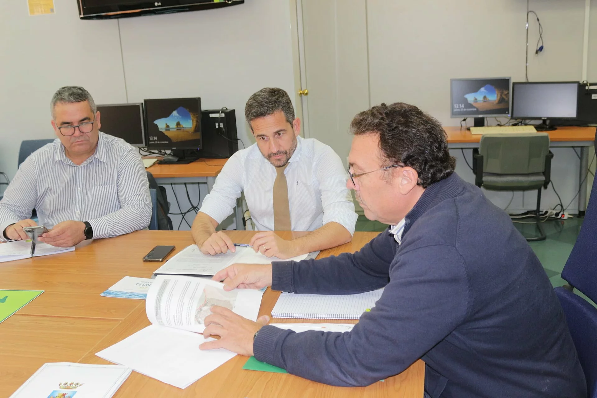 Reunión para la redacción del Plan de actuación en el ámbito local ante el riesgo de maremotos en Chiclana.