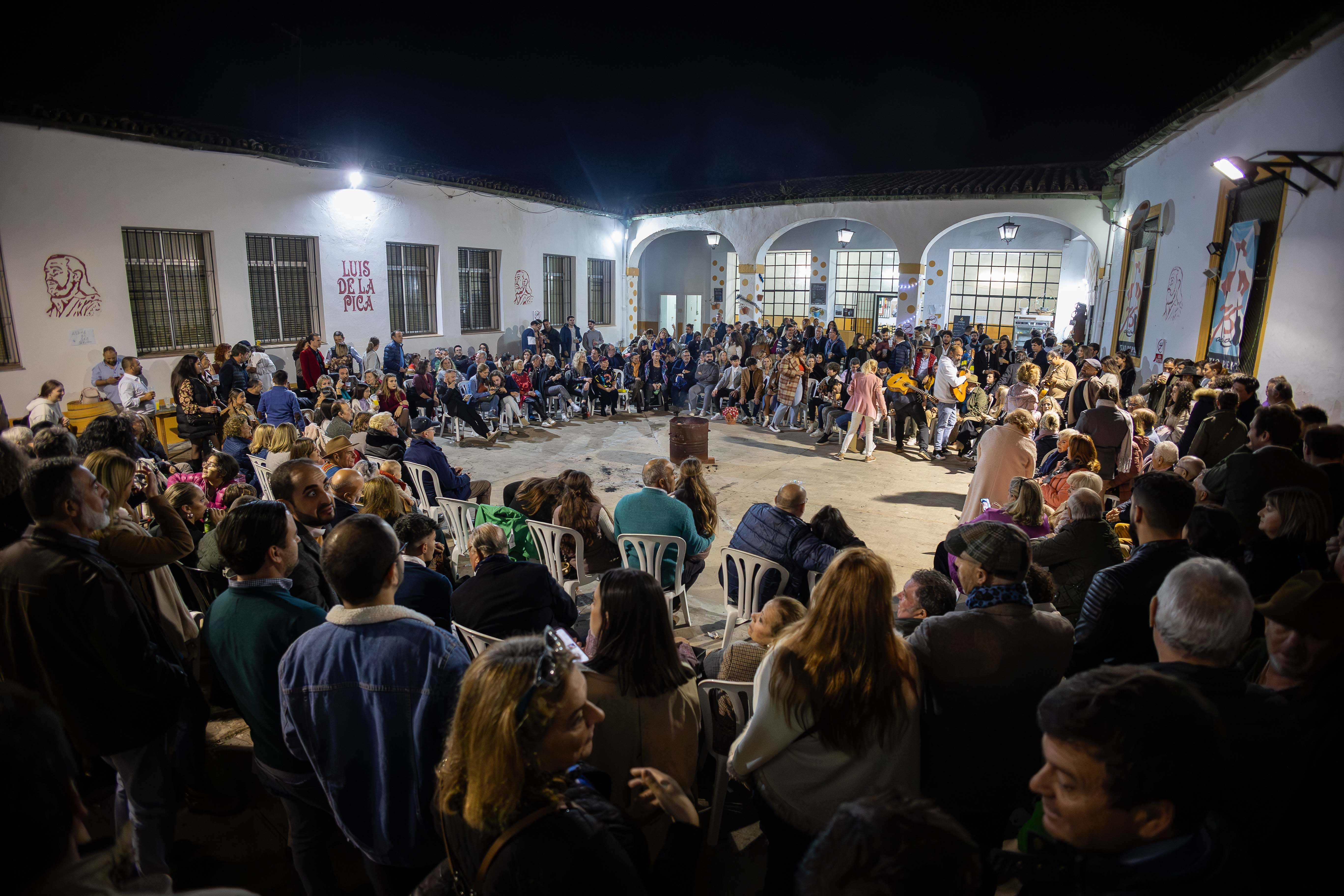 Ambiente extraordinario en la A.C.F. Luis de la Pica en pleno barrio de Santiago, la pasada Navidad.