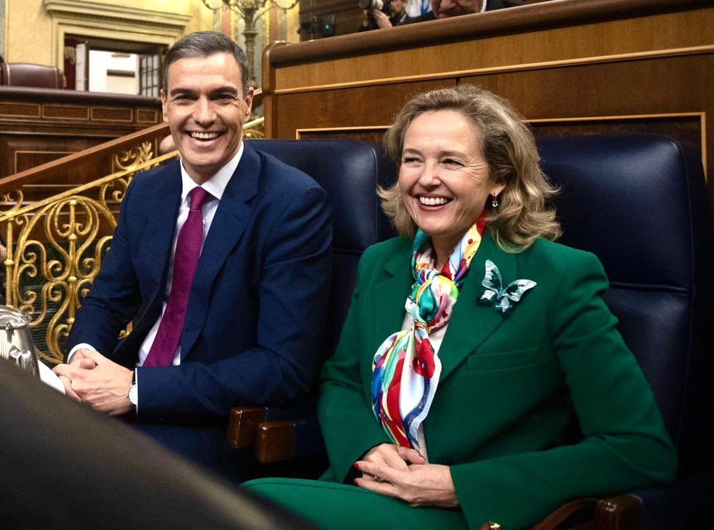 Calviño, junto a Pedro Sánchez, en el Congreso recientemente.
