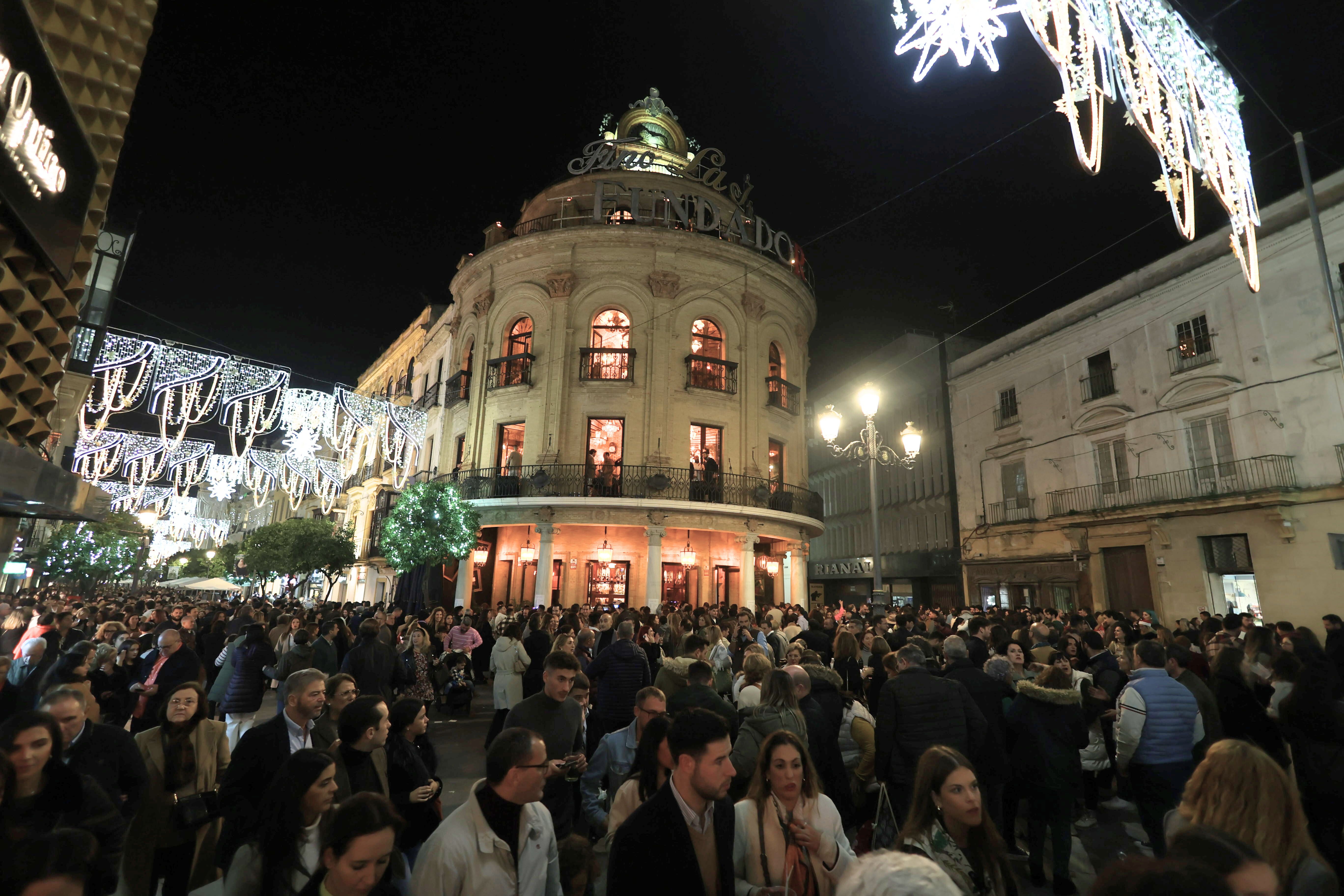 El Gallo Azul, tras la impresionante zambomba desde un balcón.