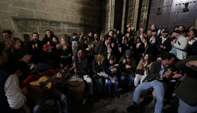 Un momento de la Zambomba del Santo Crucifijo