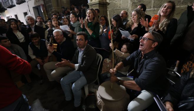 La zambomba no ha faltado en la Zambomba de San Miguel