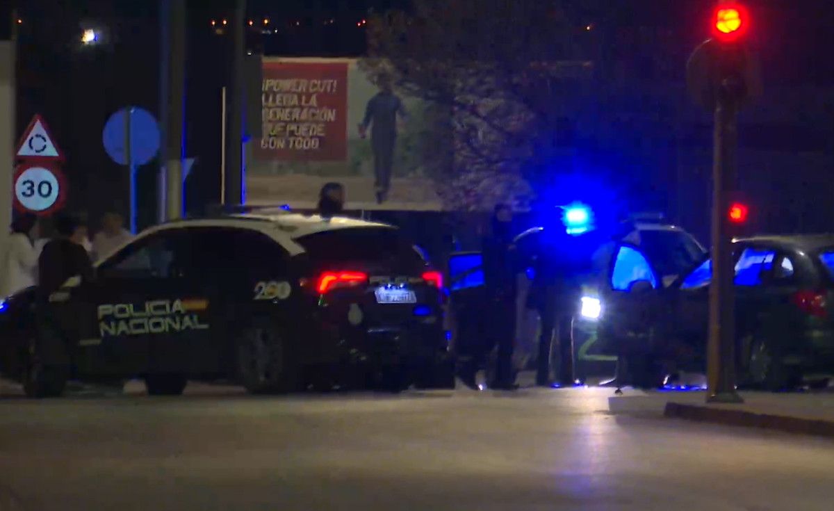 Imagen de archivo de una actuación policial en un barrio de Sevilla.