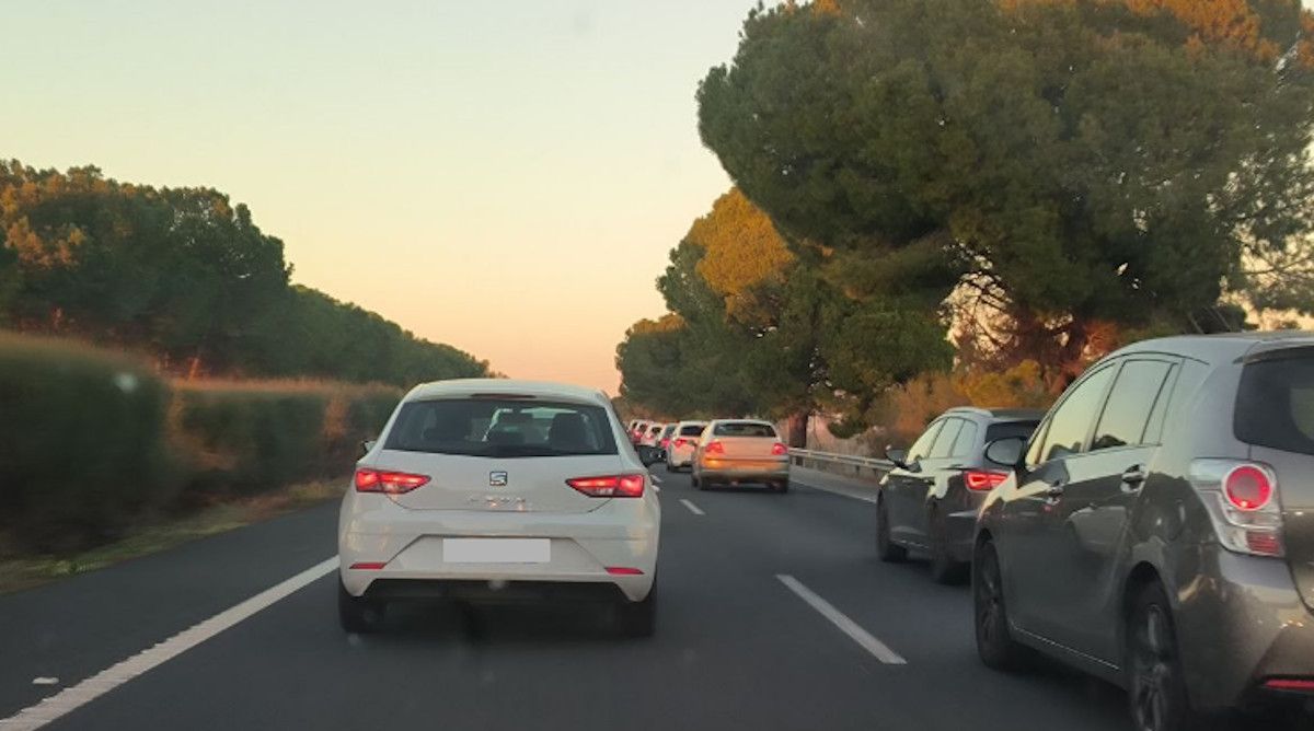 Retenciones en la AP-4 en dirección Sevilla tras el puente de diciembre.