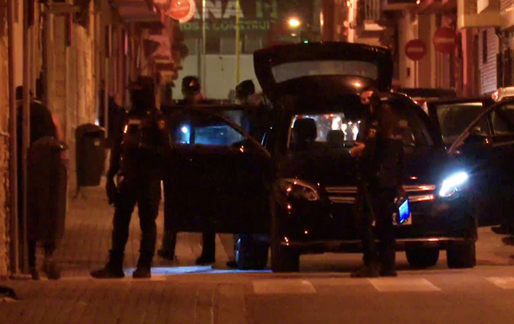 Un posible ajuste de cuentas tras el tiroteo con un muerto en el barrio de Palmete en Sevilla. Policía donde se produjeron los disparos, en una imagen de Canal Sur.