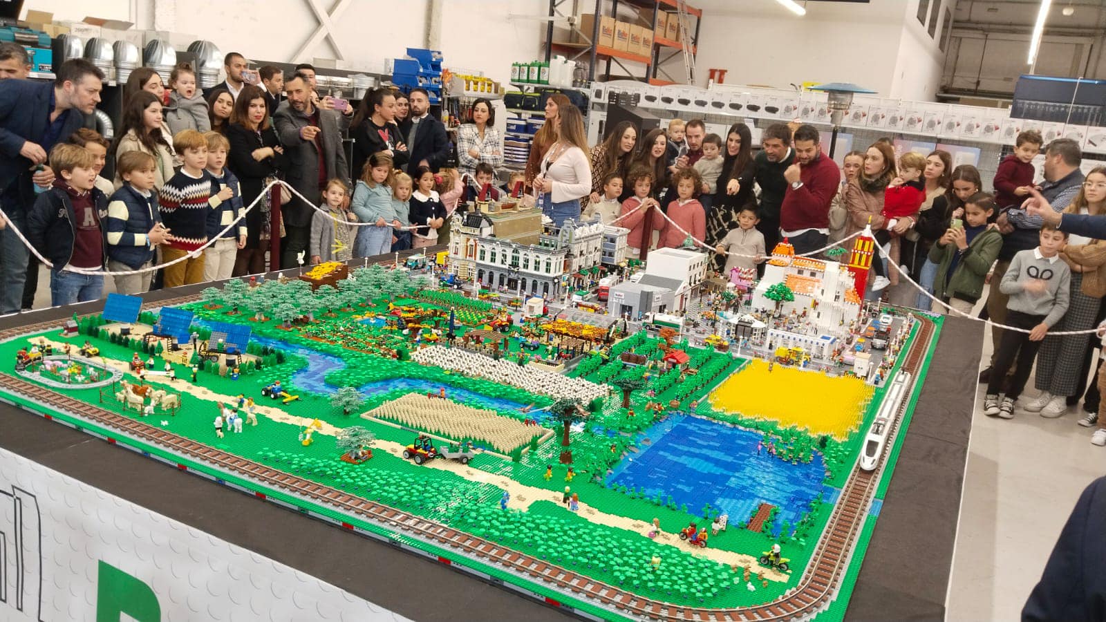 El Belén gigante de Lego hecho en Los Palacios, en Sevilla, se puede visitar hasta el 9 de enero.