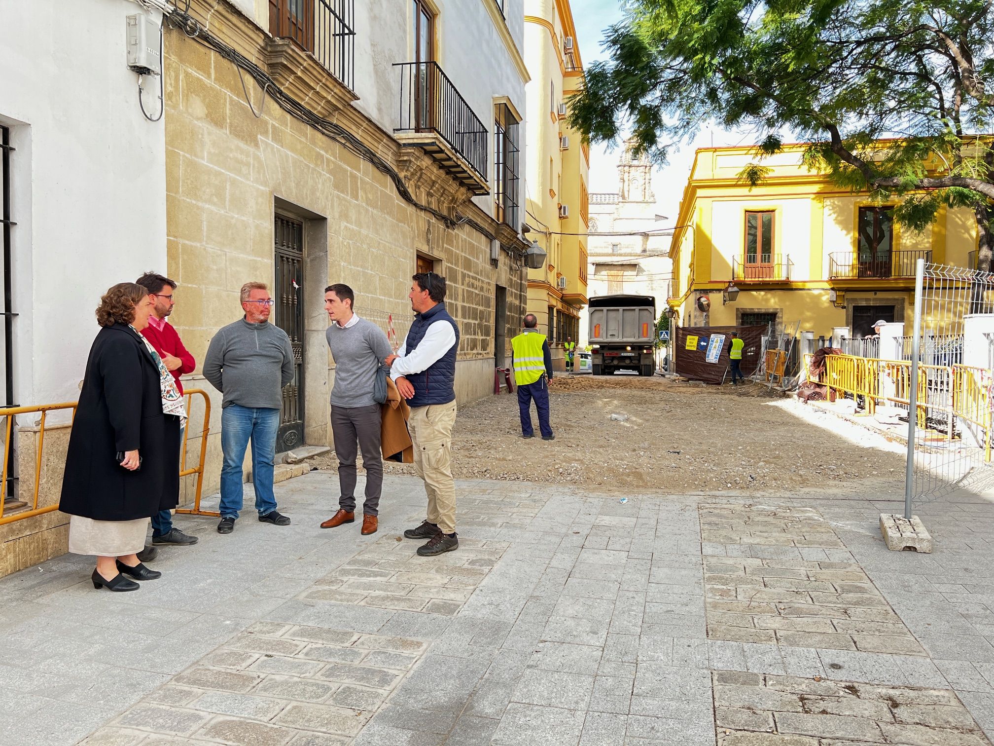 Reinicio de los trabajos en plaza San Juan, aunque con carácter provisional, este lunes en Jerez.