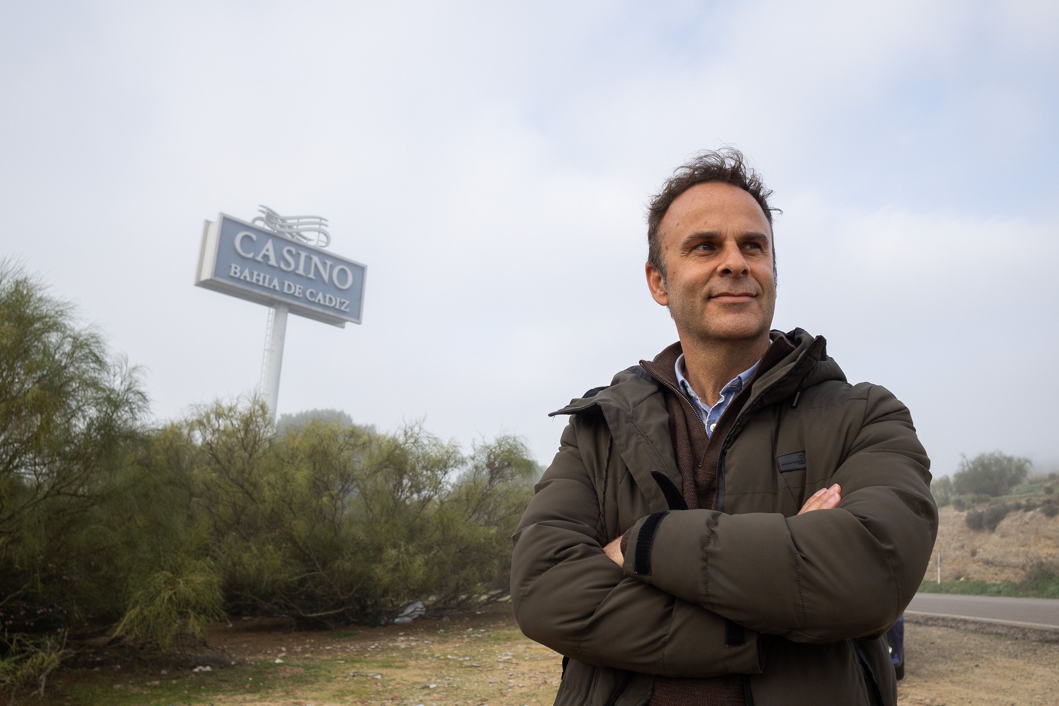 El crupier en las inmediaciones del Casino de El Puerto.