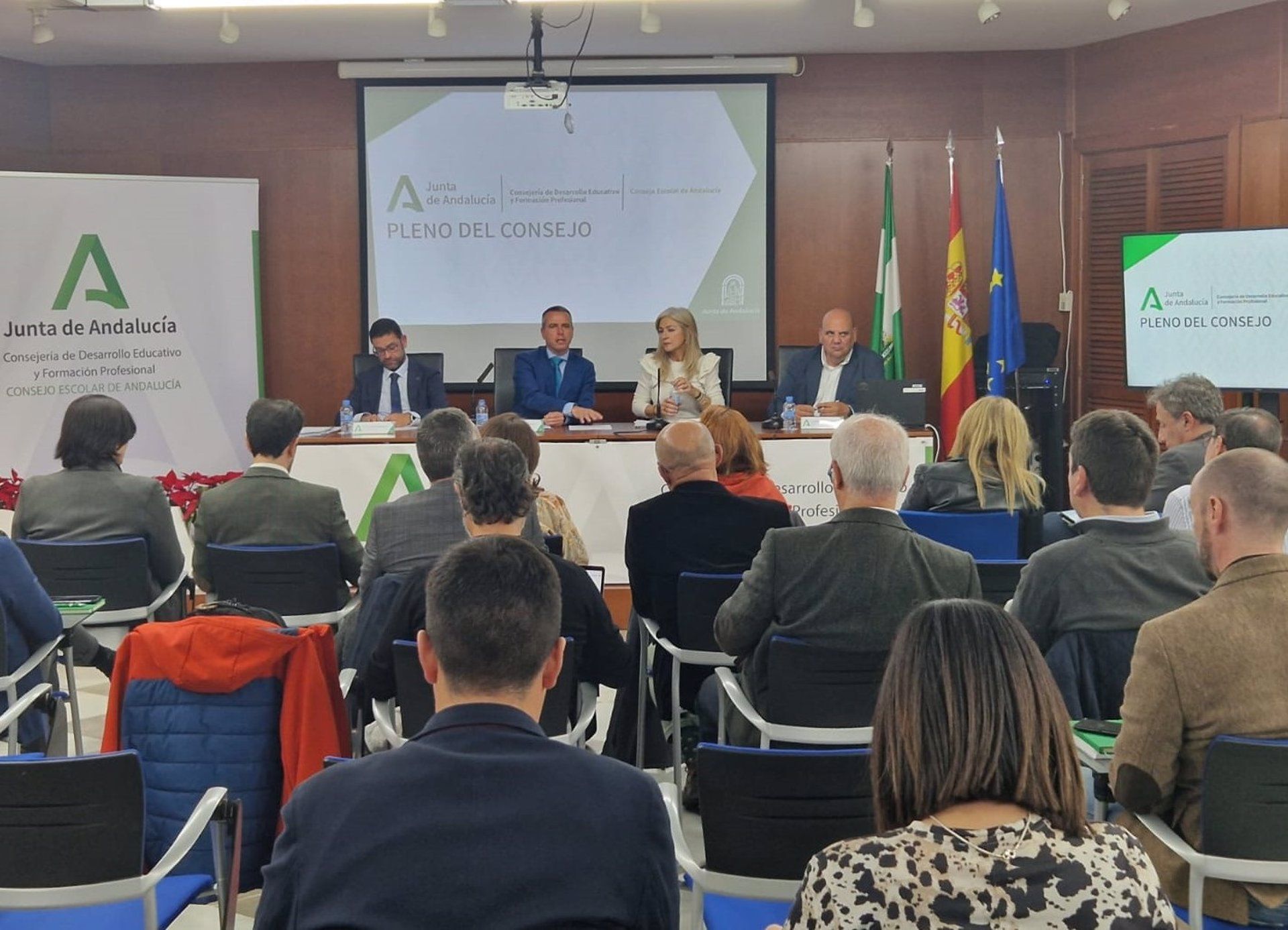 Del Pozo ha presidido la reunión del Consejo Escolar de Andalucía.