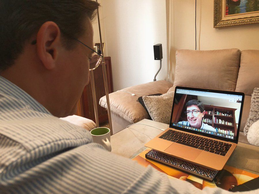 Marín, este pasado sábado, en una videollamada con el alcalde de Granada, Luis Salvador.