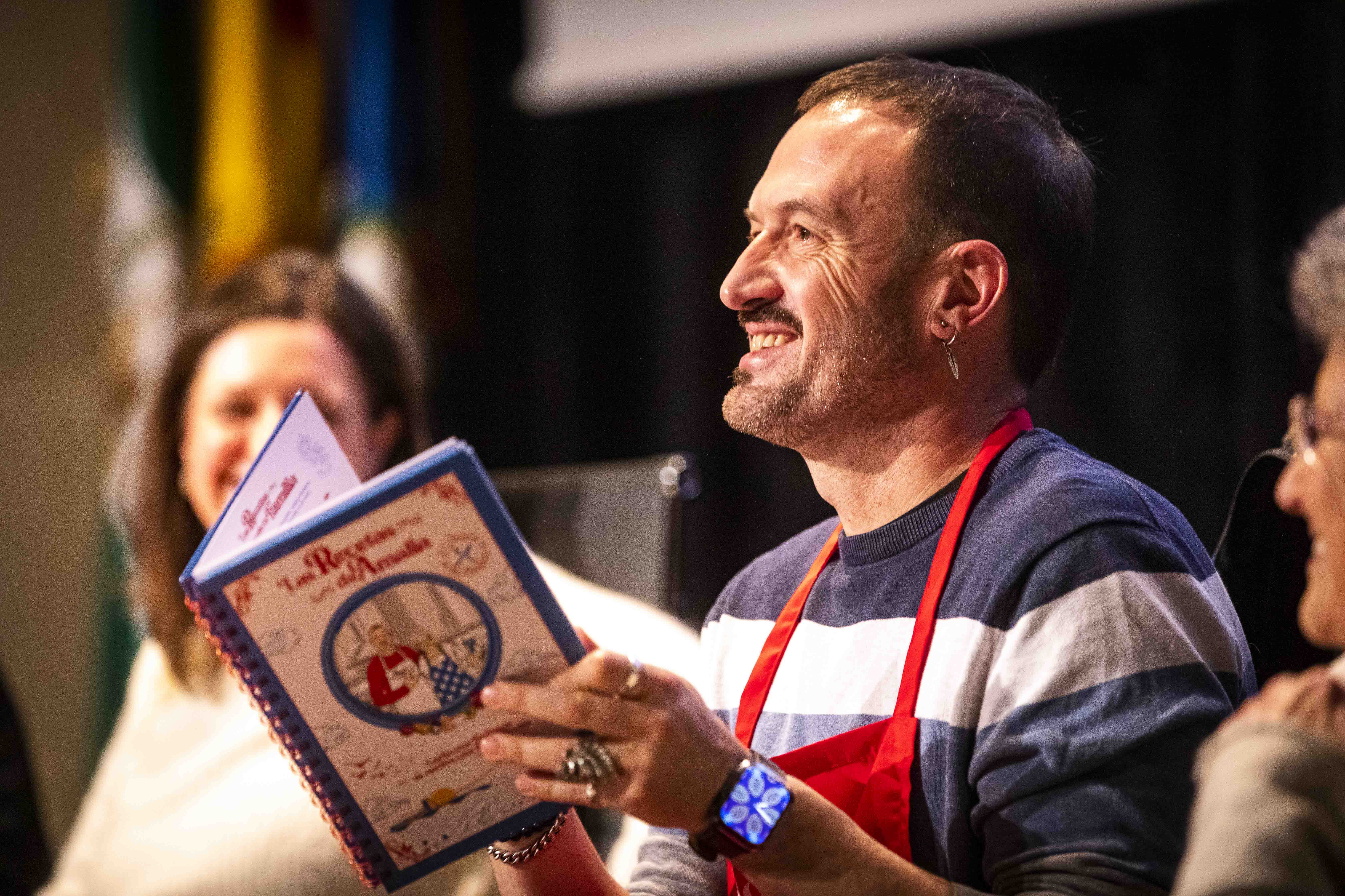 Álex O´Dogherty durante la prensentación del recetario. GERMÁN MESA