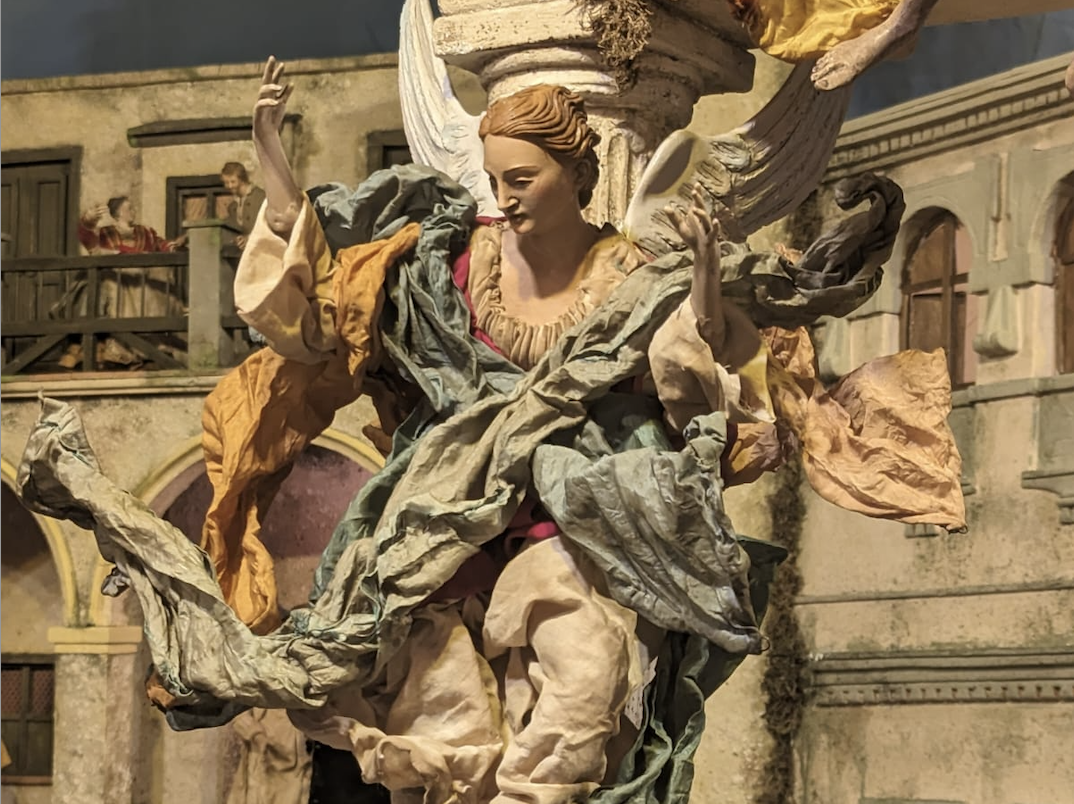 Detalle de un ángel del Belén napolitano del Museo de Cádiz. 