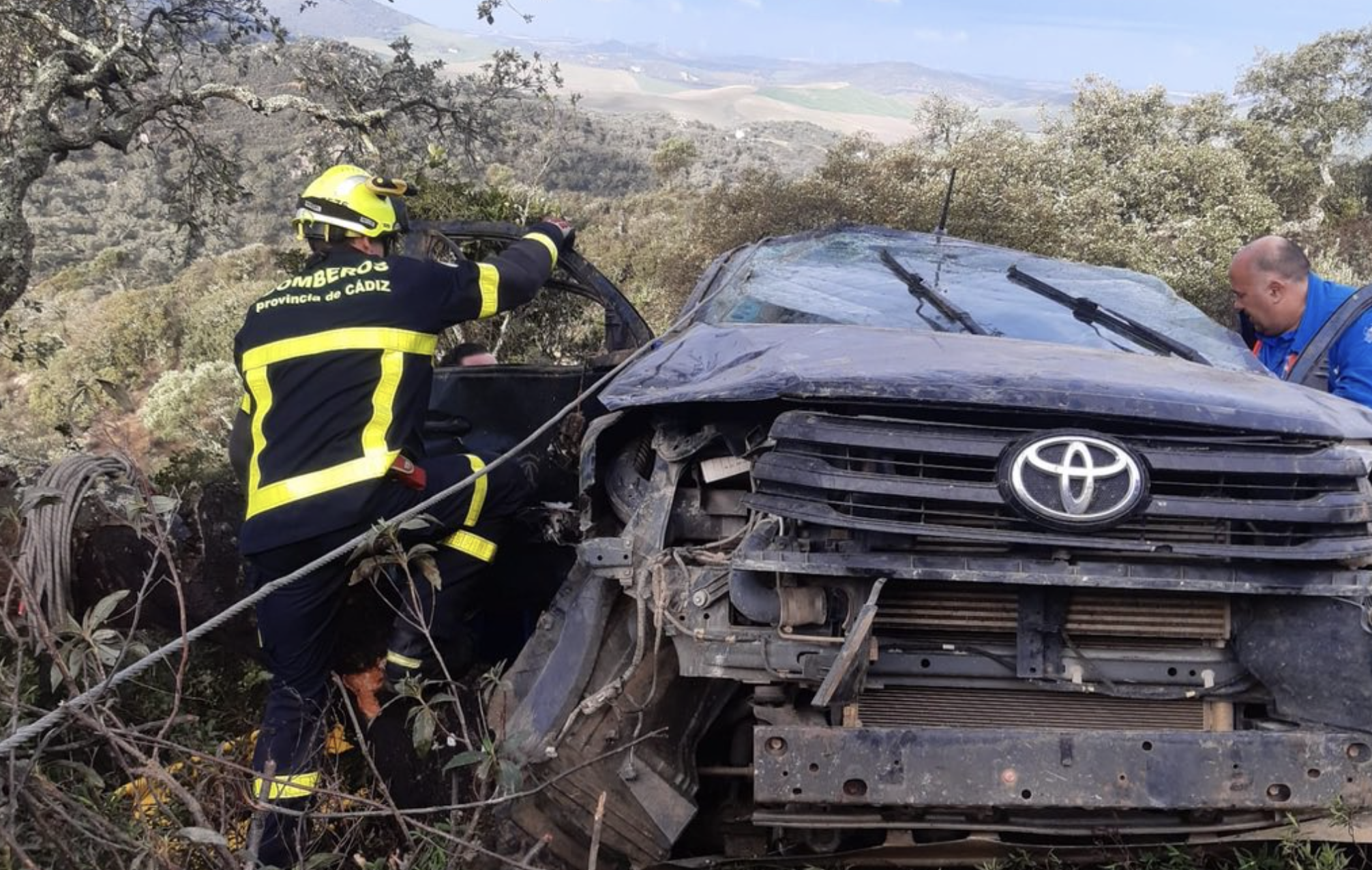 Rescatan a una persona atrapada tras salirse de una pista forestal en la CA-5201, en la provincia de Cádiz.