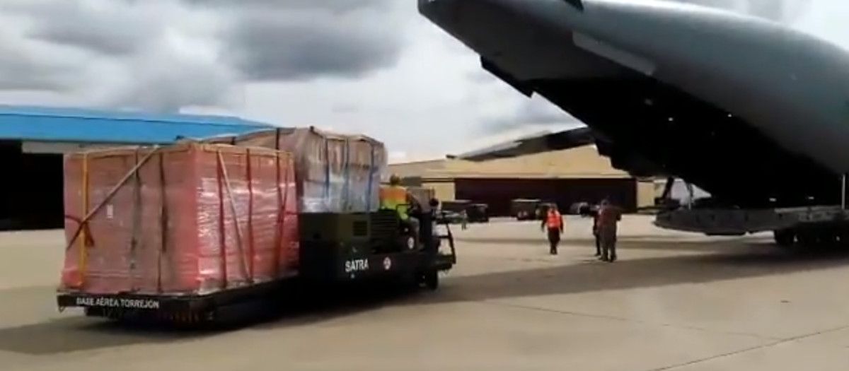 La llegada del material en la base de Torrejón de Ardoz. FOTO: Ministerio de Defensa