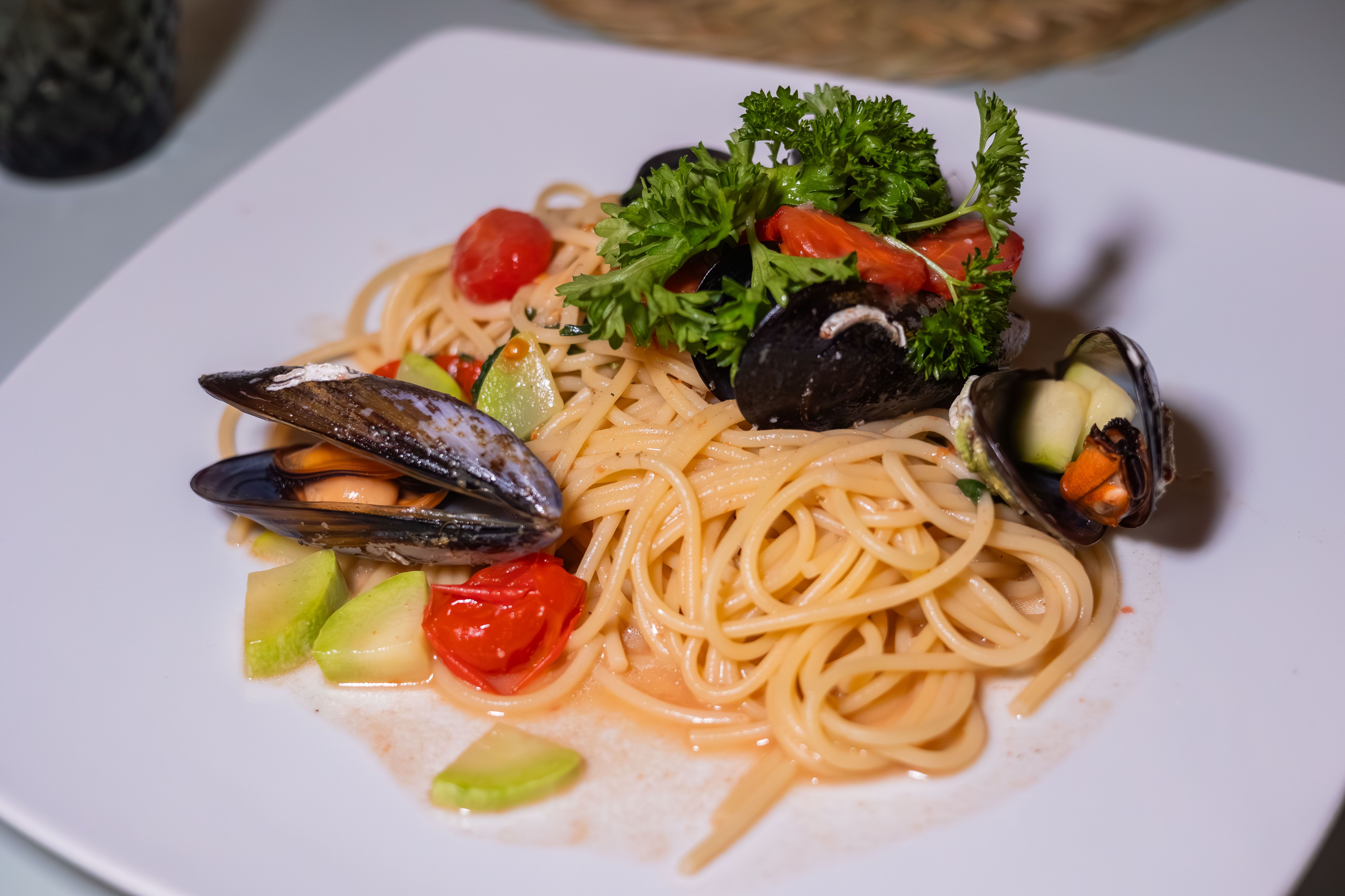 Espaguetis con mejillones, un botón de muestra del restaurante italiano.